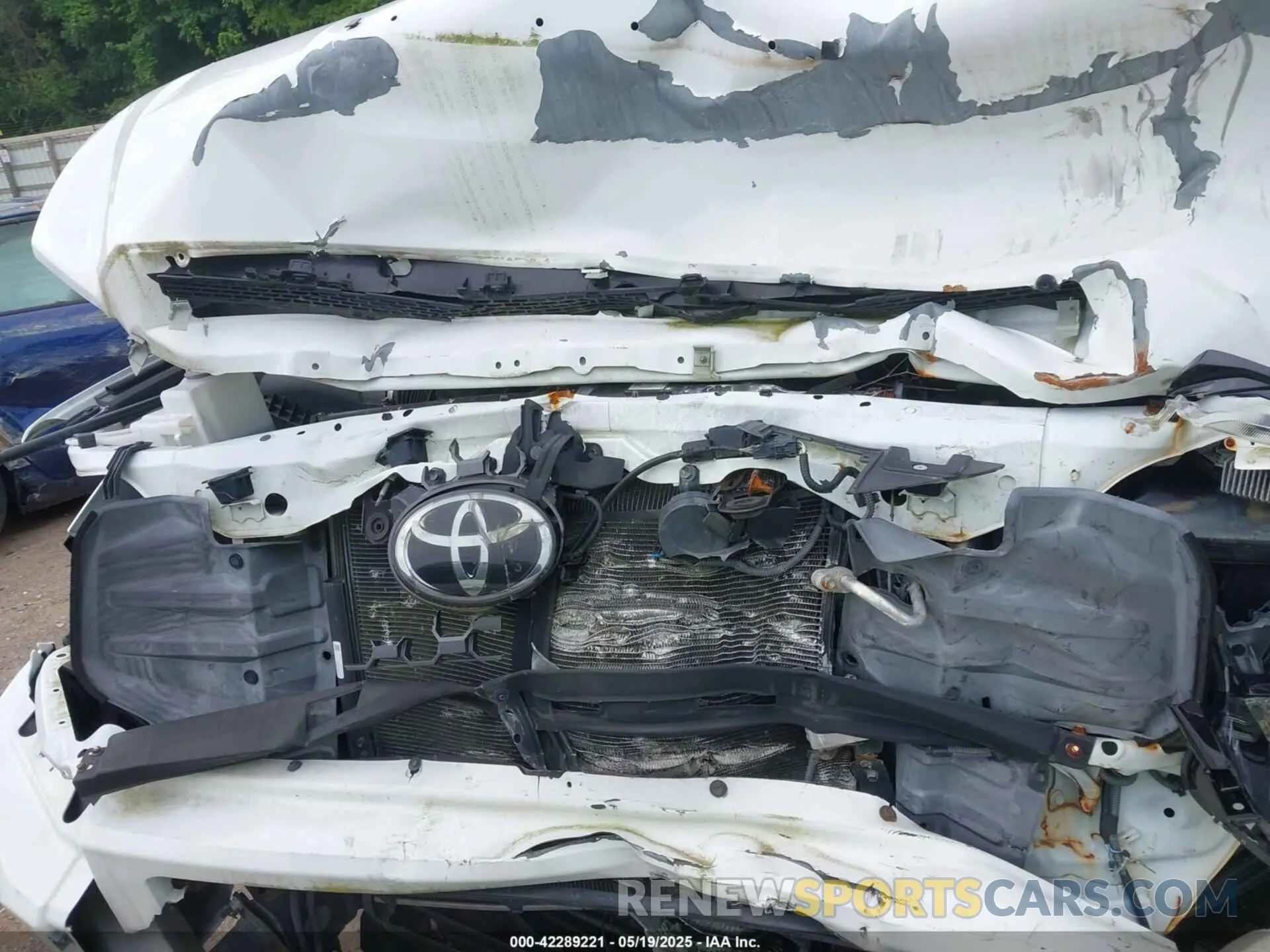 10 Photograph of a damaged car 5TFDY5F13KX809672 TOYOTA TUNDRA 2019