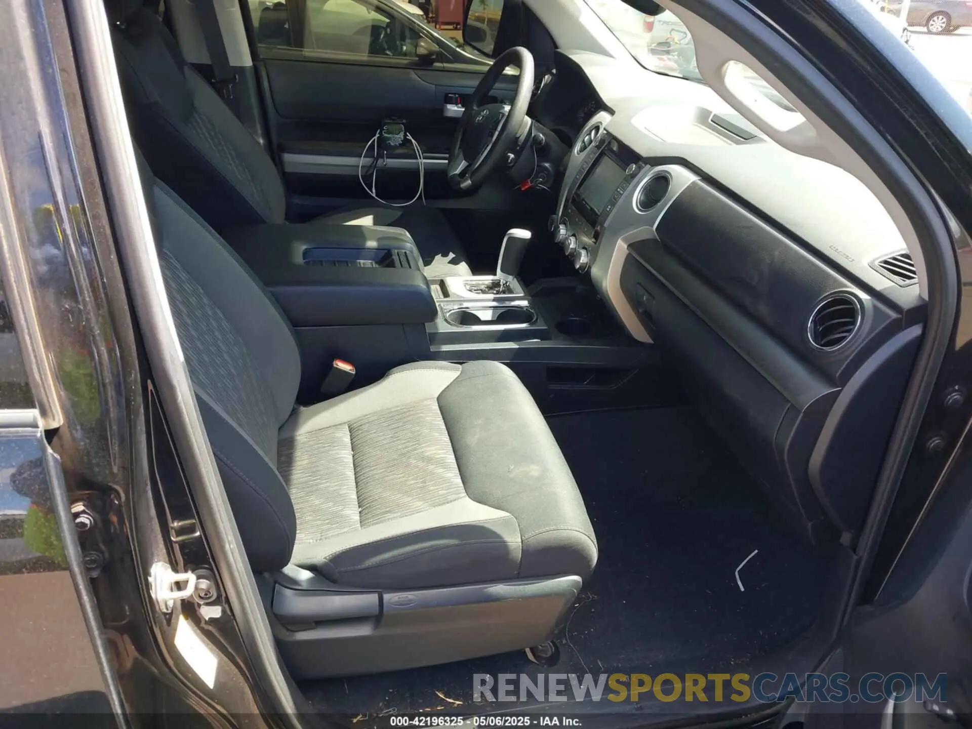5 Photograph of a damaged car 5TFDY5F13KX847502 TOYOTA TUNDRA 2019