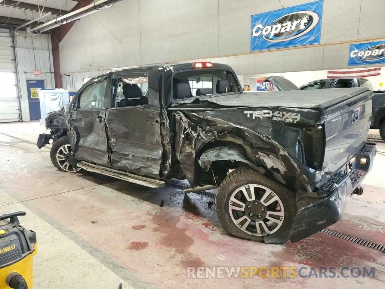 2 Фотография поврежденного автомобиля 5TFDY5F14KX807896 TOYOTA TUNDRA 2019