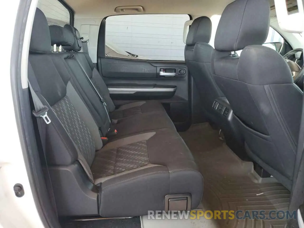 10 Photograph of a damaged car 5TFDY5F15KX857867 TOYOTA TUNDRA 2019