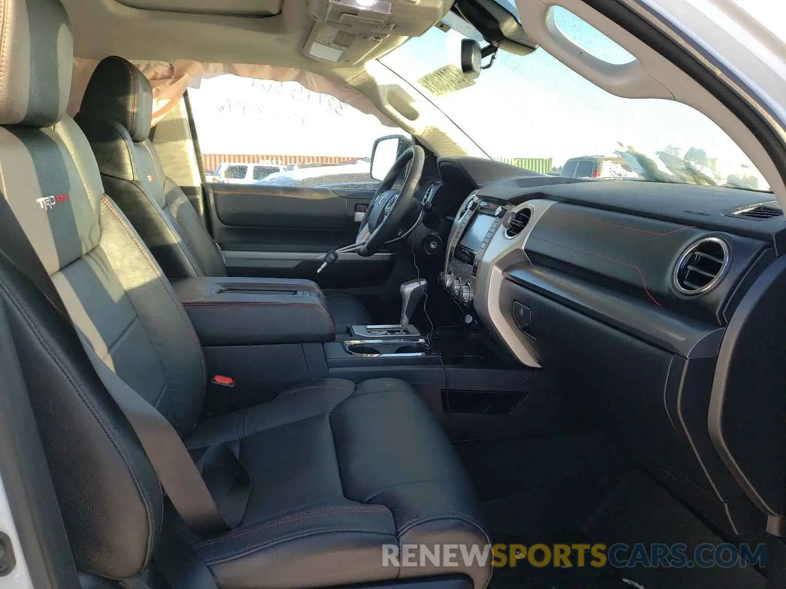 5 Photograph of a damaged car 5TFDY5F16KX836851 TOYOTA TUNDRA 2019