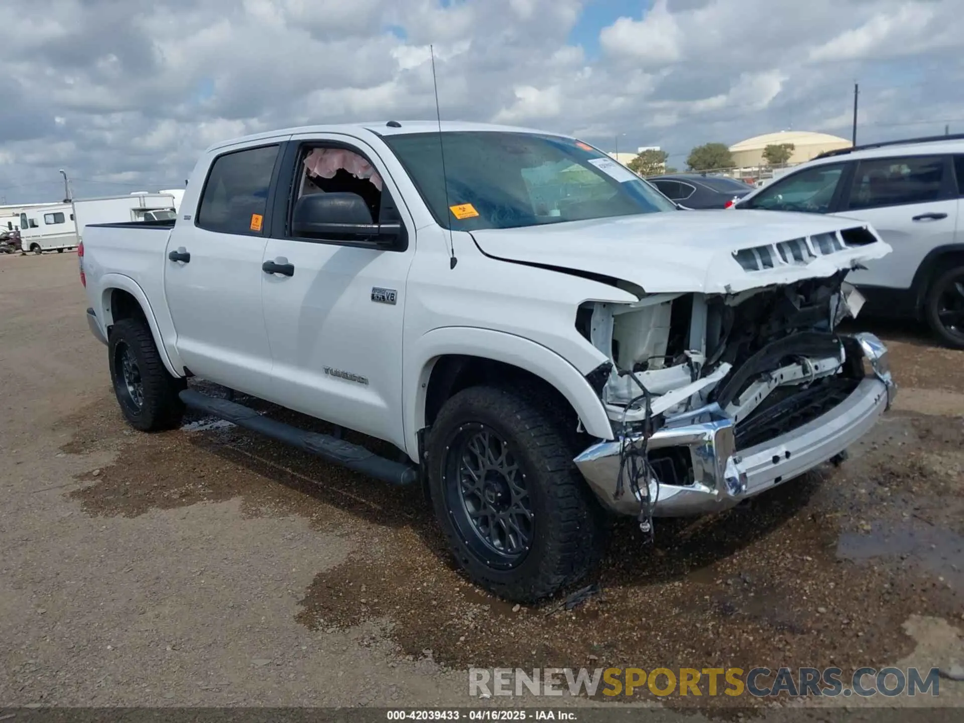 1 Photograph of a damaged car 5TFDY5F16KX855593 TOYOTA TUNDRA 2019