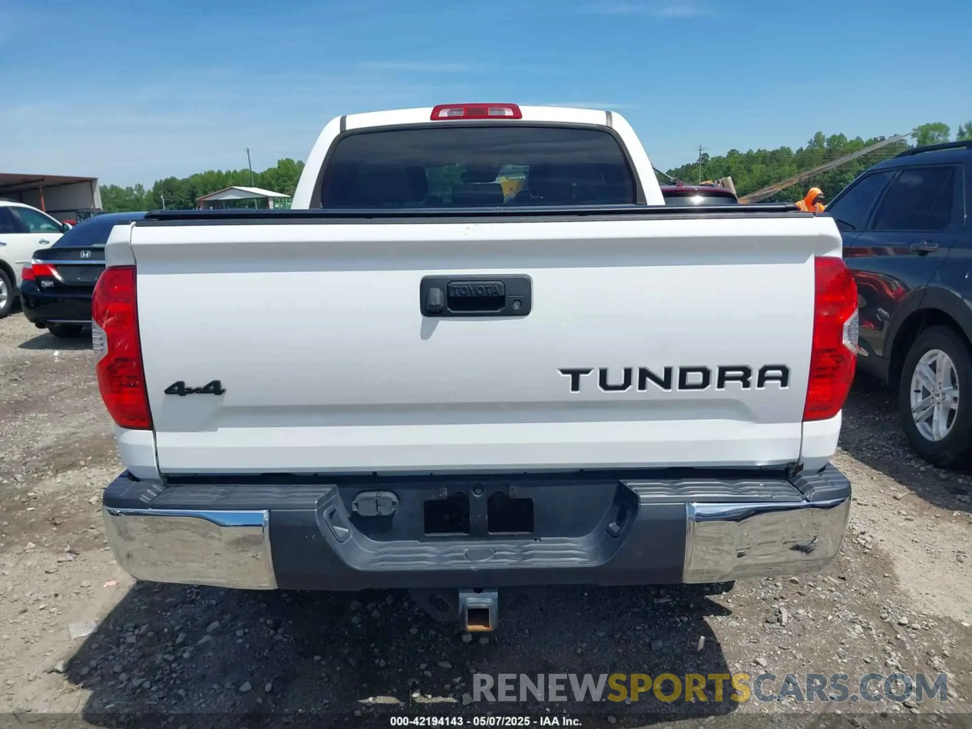 17 Photograph of a damaged car 5TFDY5F16KX861779 TOYOTA TUNDRA 2019