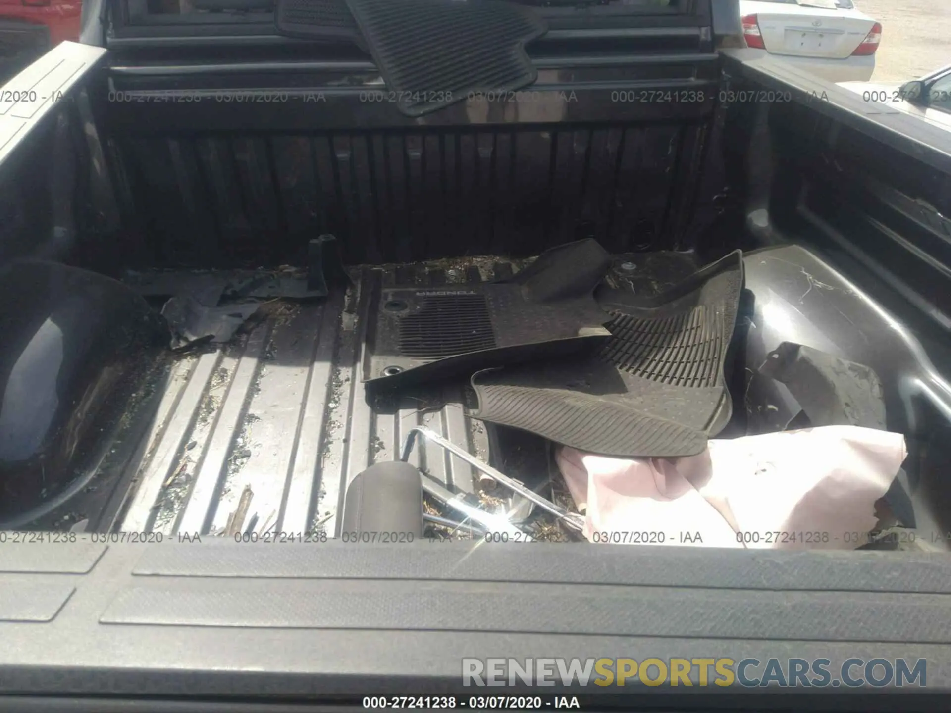 8 Photograph of a damaged car 5TFDY5F16KX866061 TOYOTA TUNDRA 2019