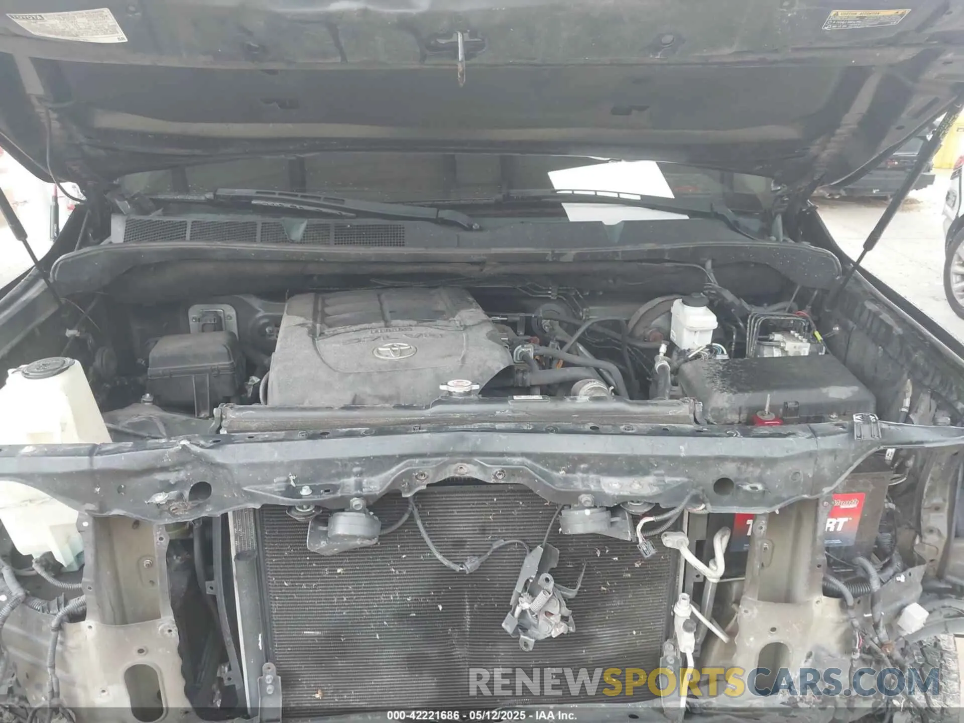 10 Photograph of a damaged car 5TFDY5F19KX833684 TOYOTA TUNDRA 2019