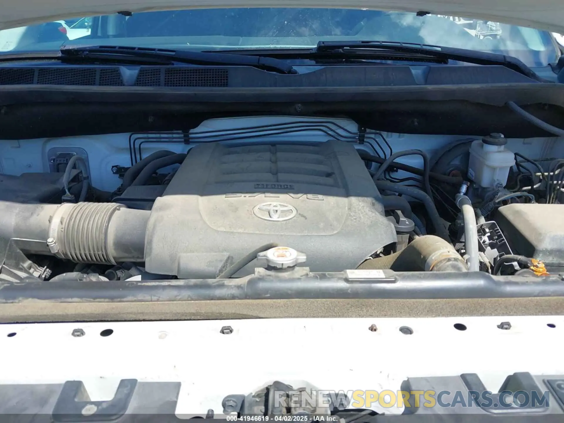 10 Photograph of a damaged car 5TFDY5F19KX839419 TOYOTA TUNDRA 2019