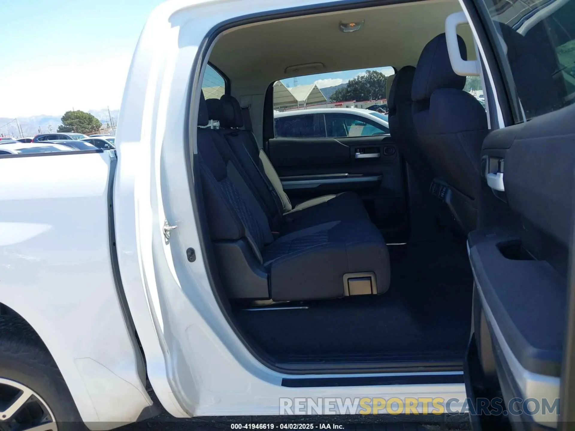 8 Photograph of a damaged car 5TFDY5F19KX839419 TOYOTA TUNDRA 2019