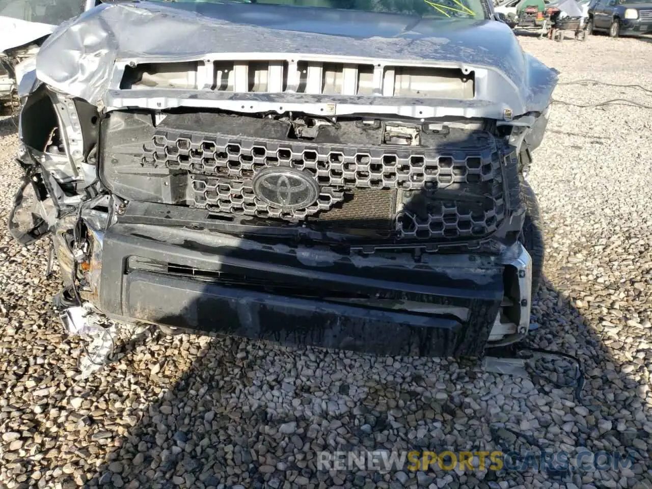 9 Photograph of a damaged car 5TFDY5F1XKX812908 TOYOTA TUNDRA 2019