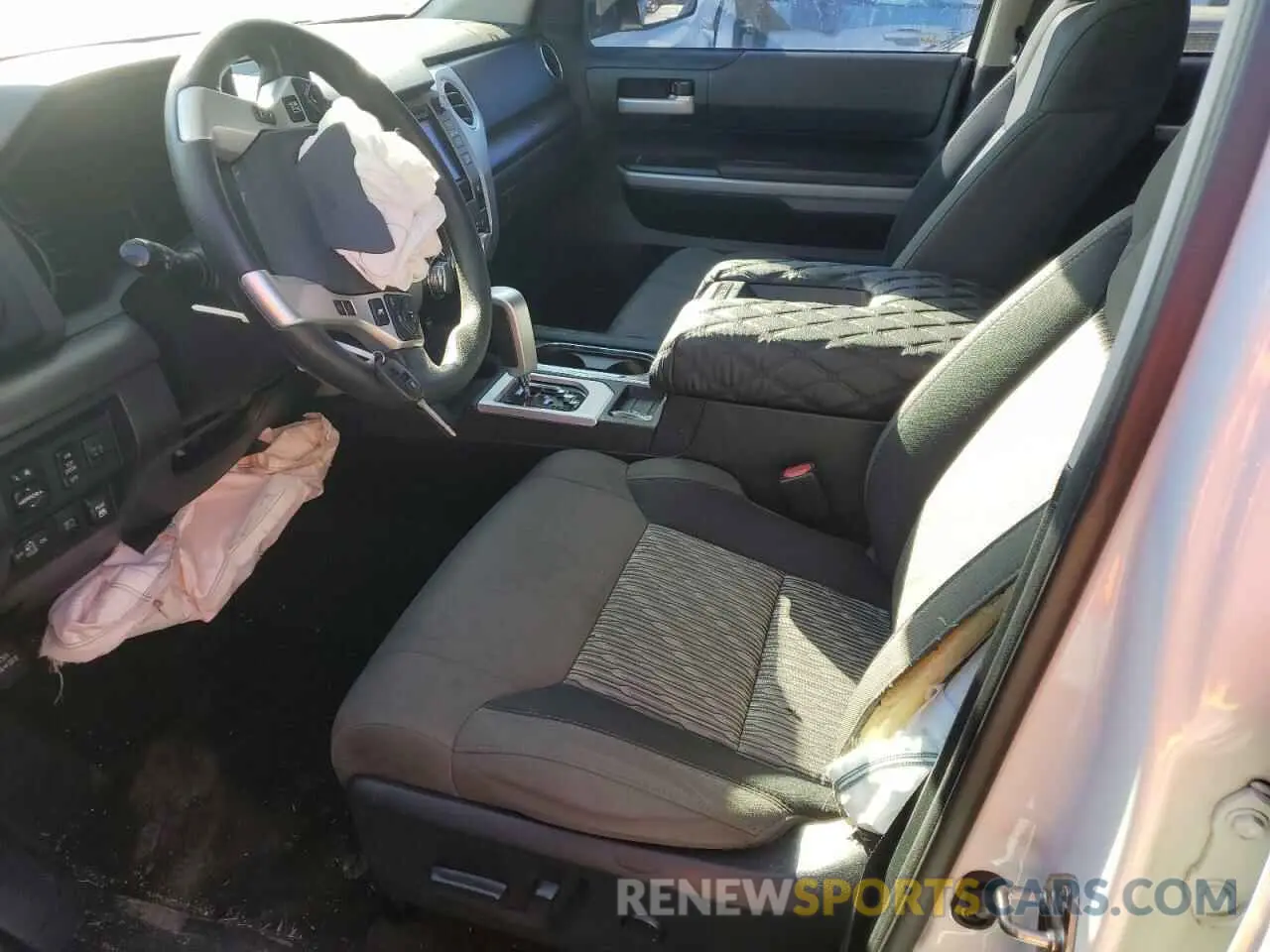 7 Photograph of a damaged car 5TFEM5F14KX141090 TOYOTA TUNDRA 2019