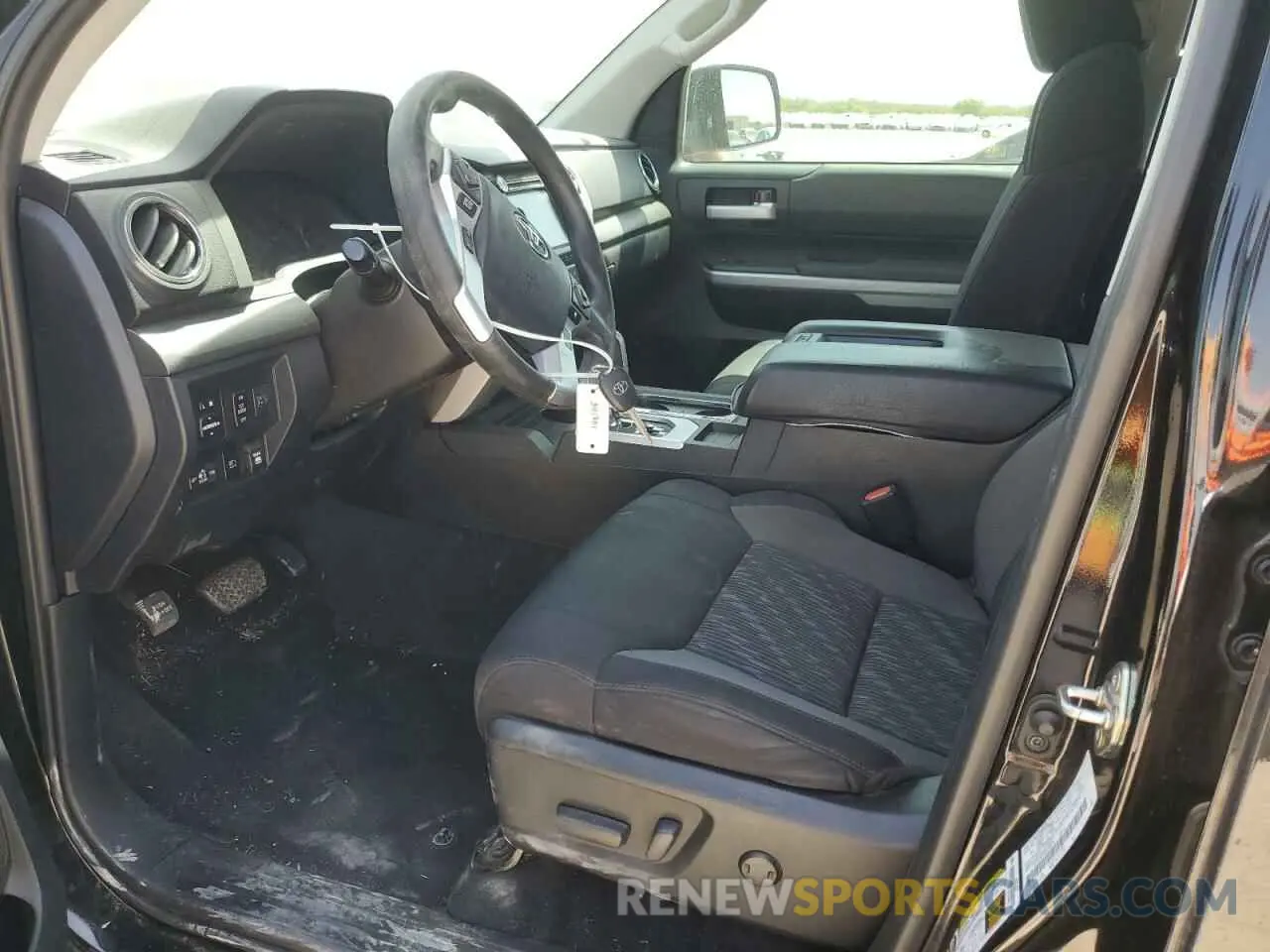 7 Фотография поврежденного автомобиля 5TFEY5F10KX250571 TOYOTA TUNDRA 2019