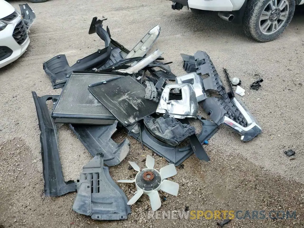 12 Фотография поврежденного автомобиля 5TFEY5F15KX249108 TOYOTA TUNDRA 2019