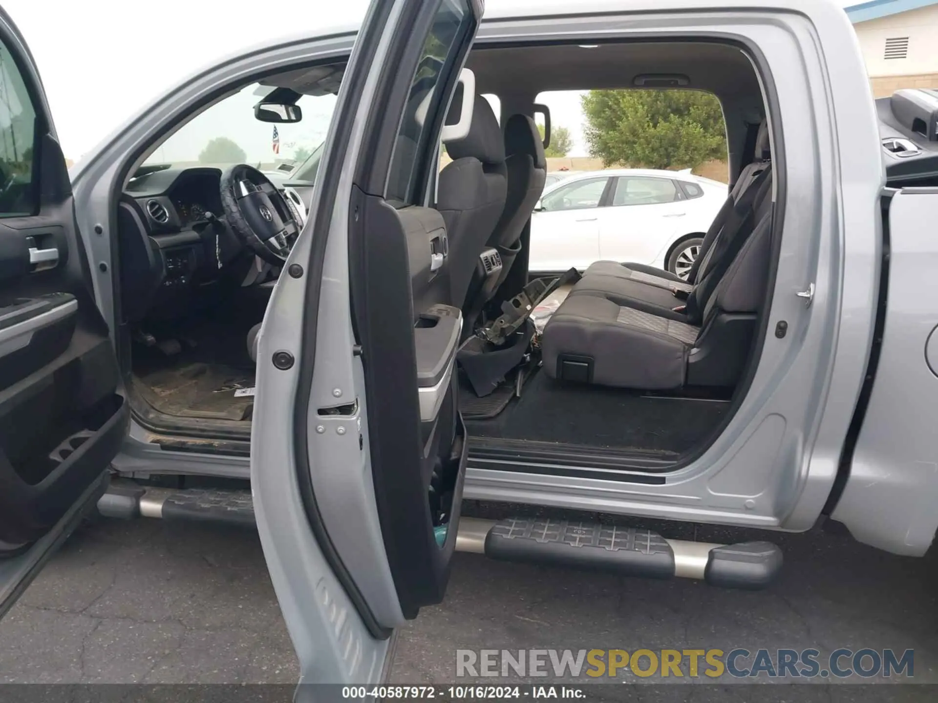 8 Photograph of a damaged car 5TFEY5F18KX247157 TOYOTA TUNDRA 2019
