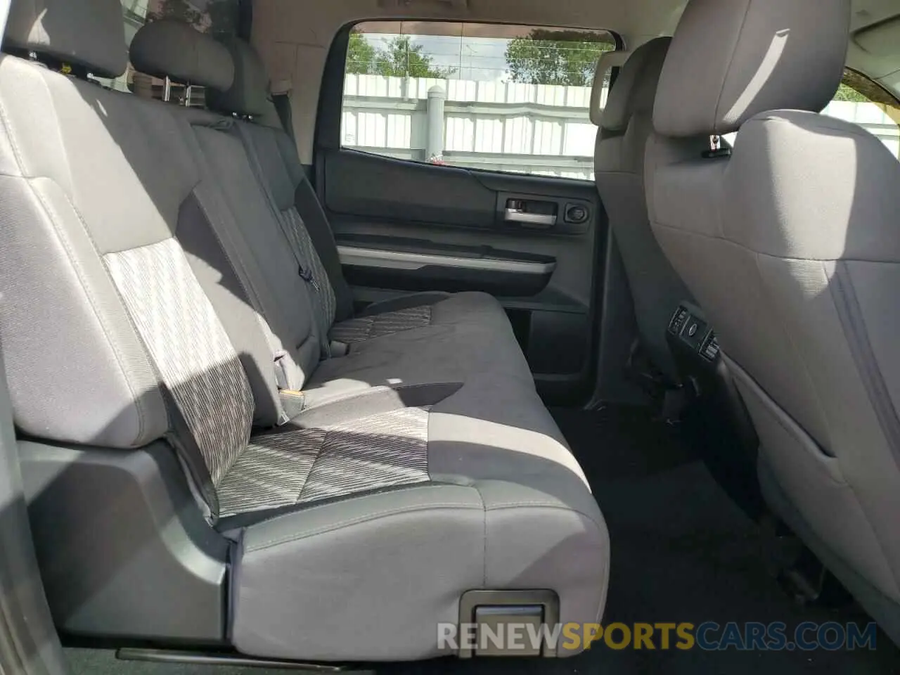 10 Photograph of a damaged car 5TFEY5F18KX247577 TOYOTA TUNDRA 2019
