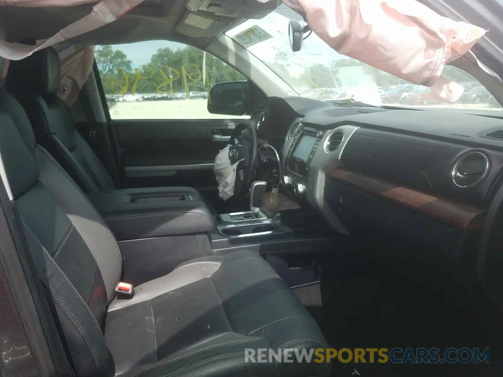 5 Photograph of a damaged car 5TFFY5F13KX250343 TOYOTA TUNDRA 2019