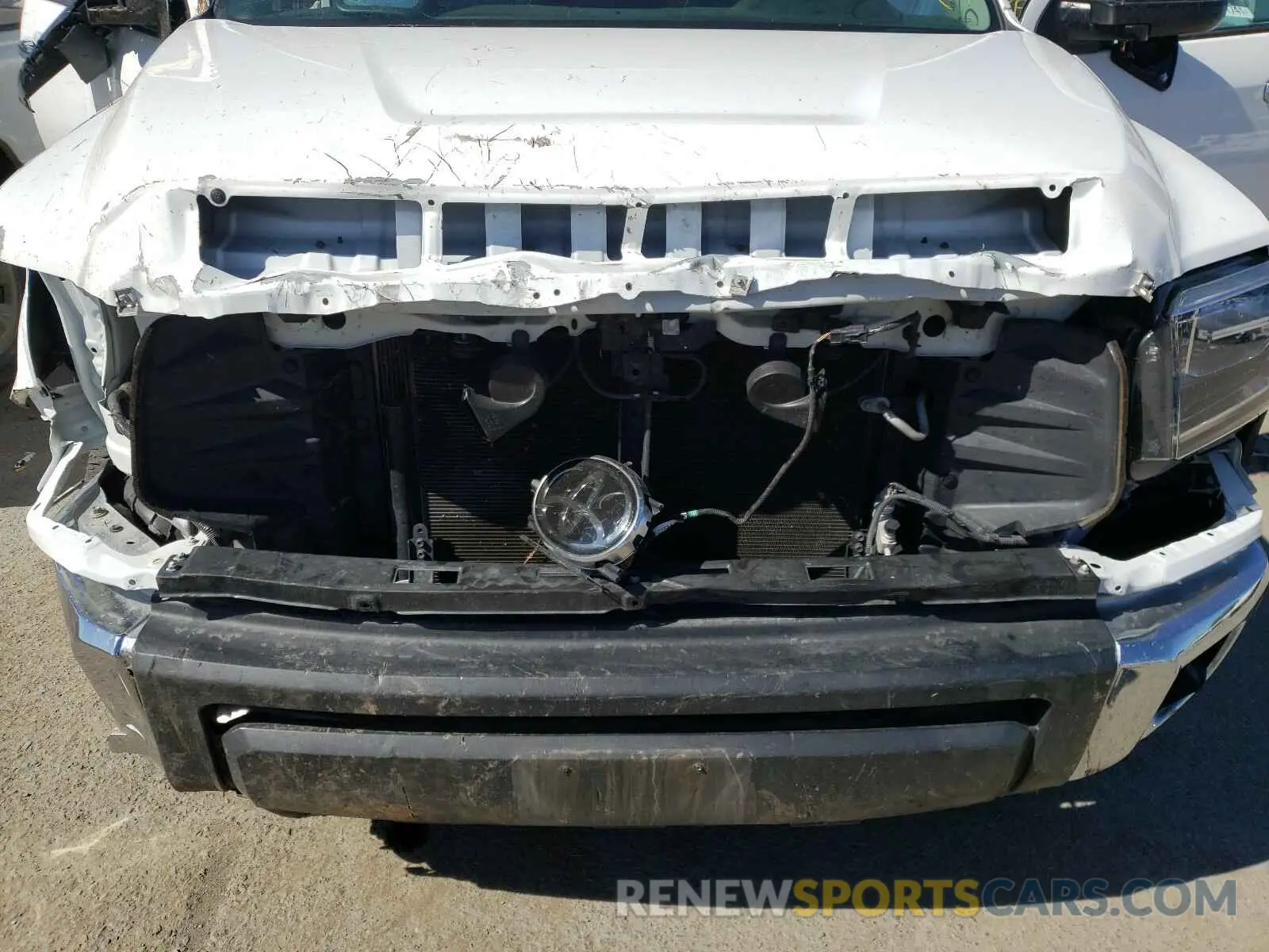 9 Фотография поврежденного автомобиля 5TFHY5F11KX827749 TOYOTA TUNDRA 2019