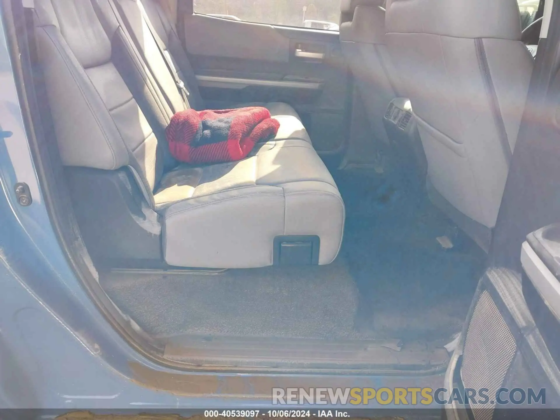 5 Photograph of a damaged car 5TFHY5F17KX794210 TOYOTA TUNDRA 2019