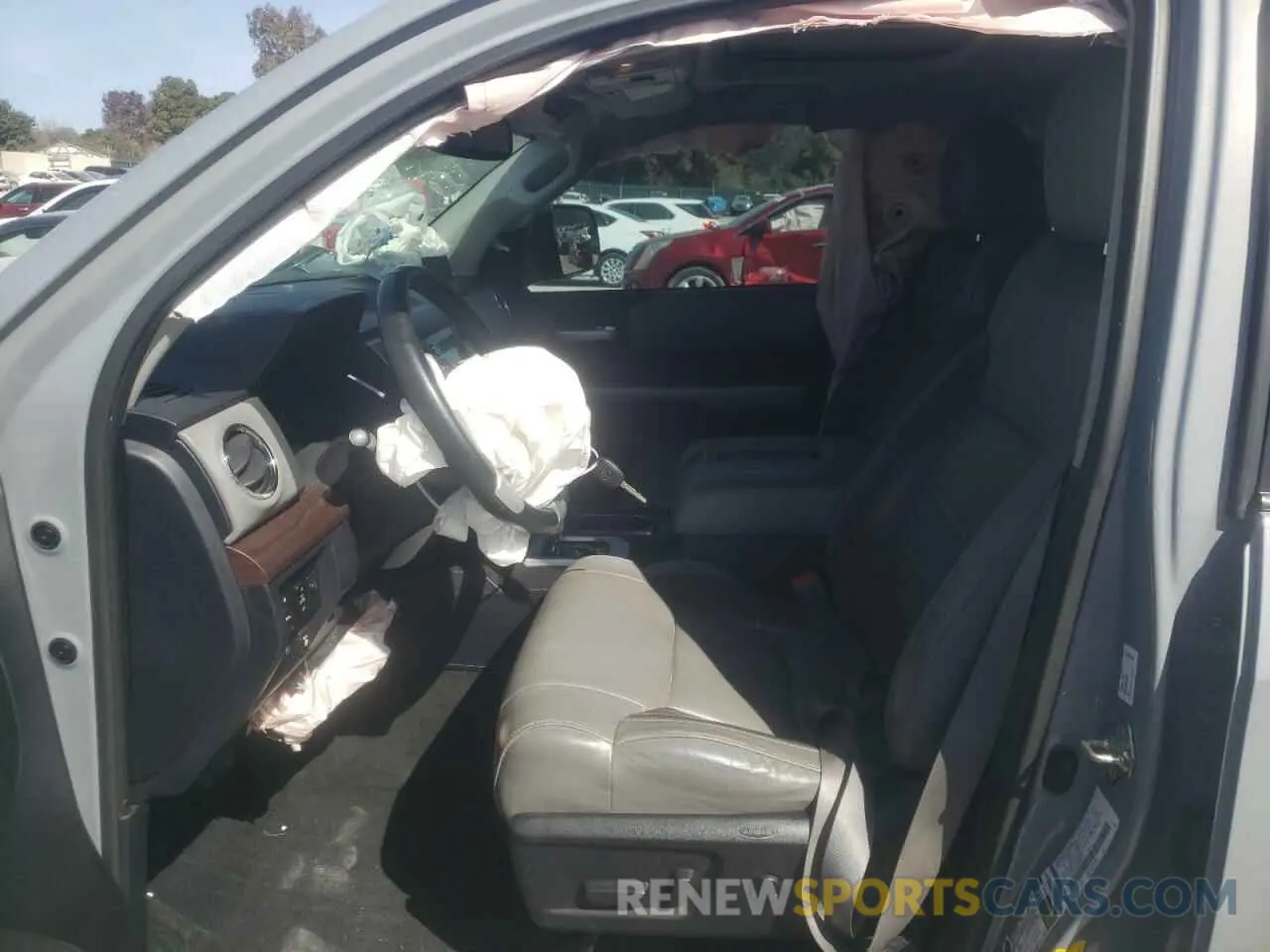 5 Photograph of a damaged car 5TFHY5F17KX844412 TOYOTA TUNDRA 2019