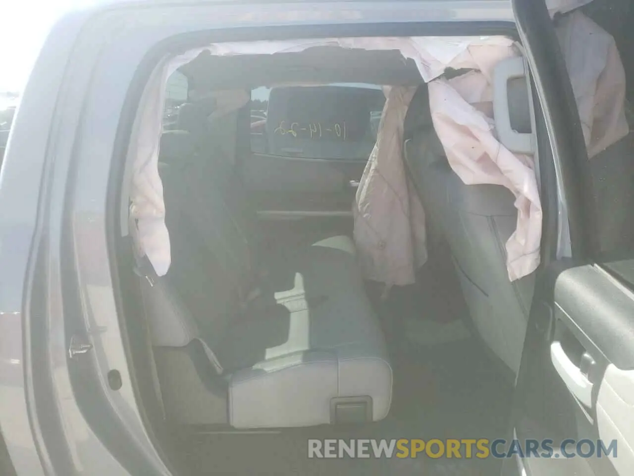 6 Photograph of a damaged car 5TFHY5F17KX844412 TOYOTA TUNDRA 2019