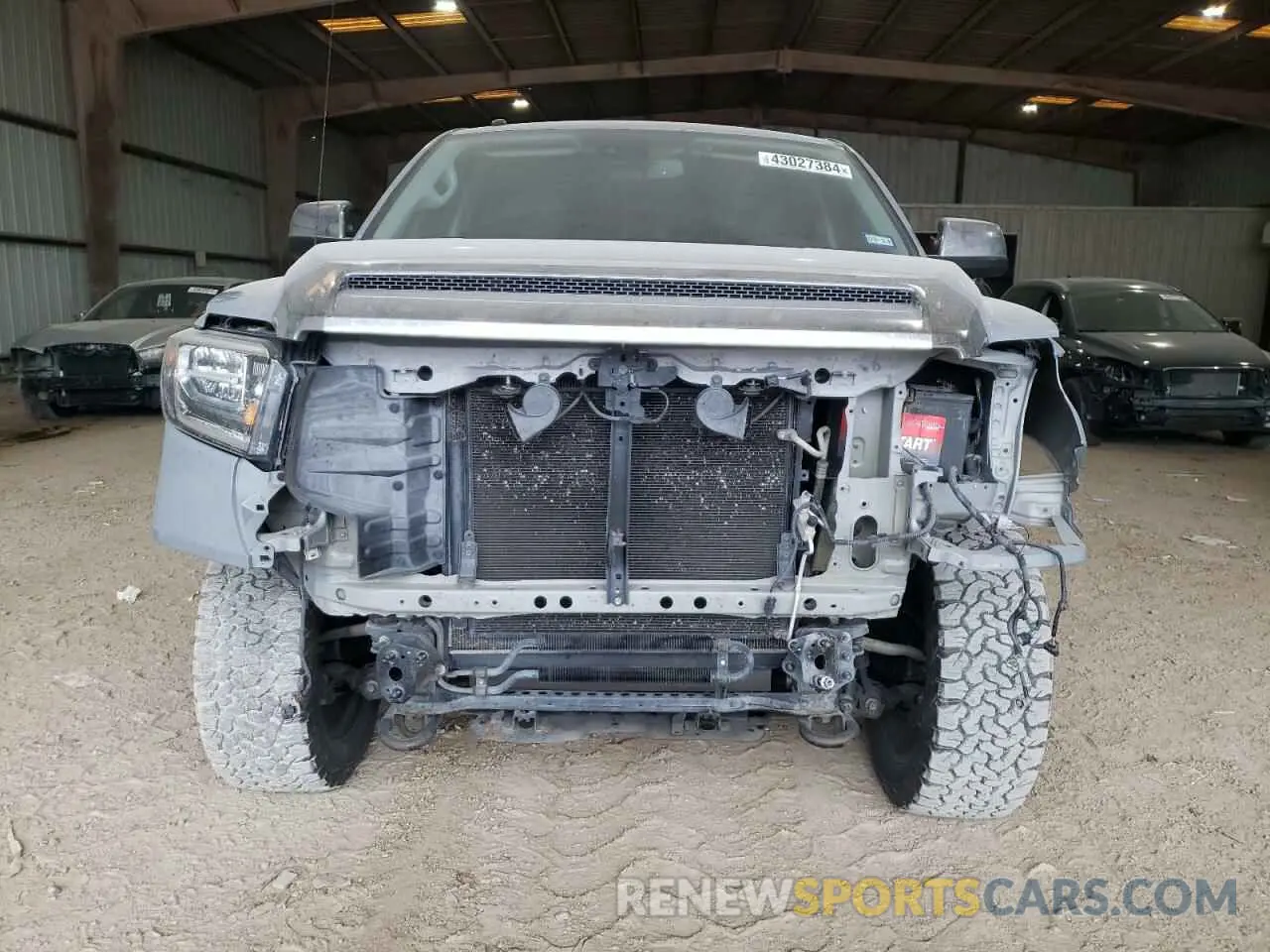 5 Photograph of a damaged car 5TFHY5F19KX792135 TOYOTA TUNDRA 2019