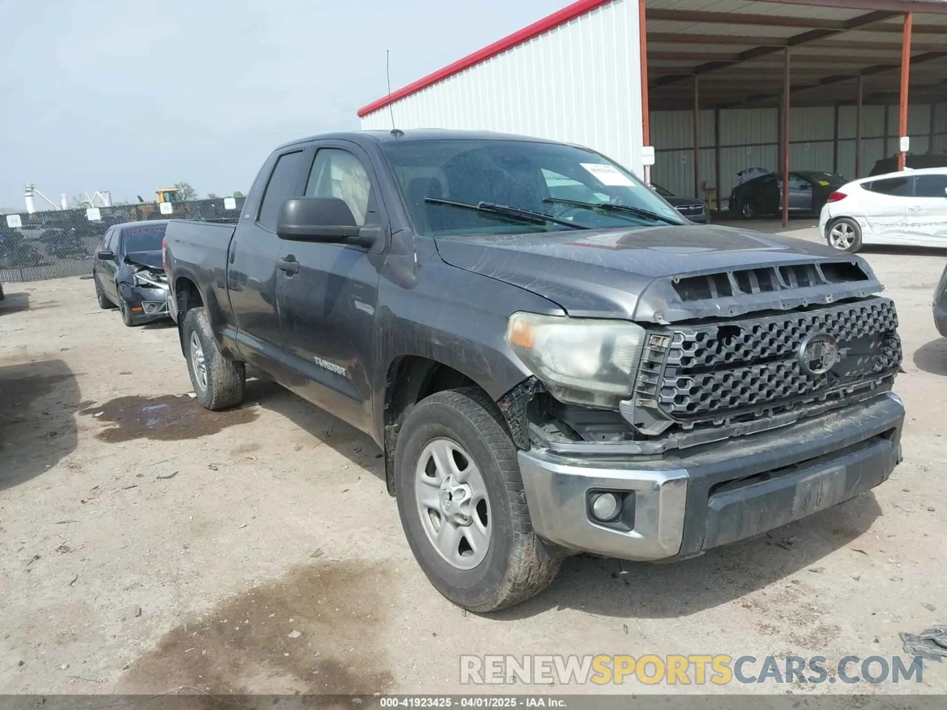 1 Фотография поврежденного автомобиля 5TFRM5F11KX135202 TOYOTA TUNDRA 2019