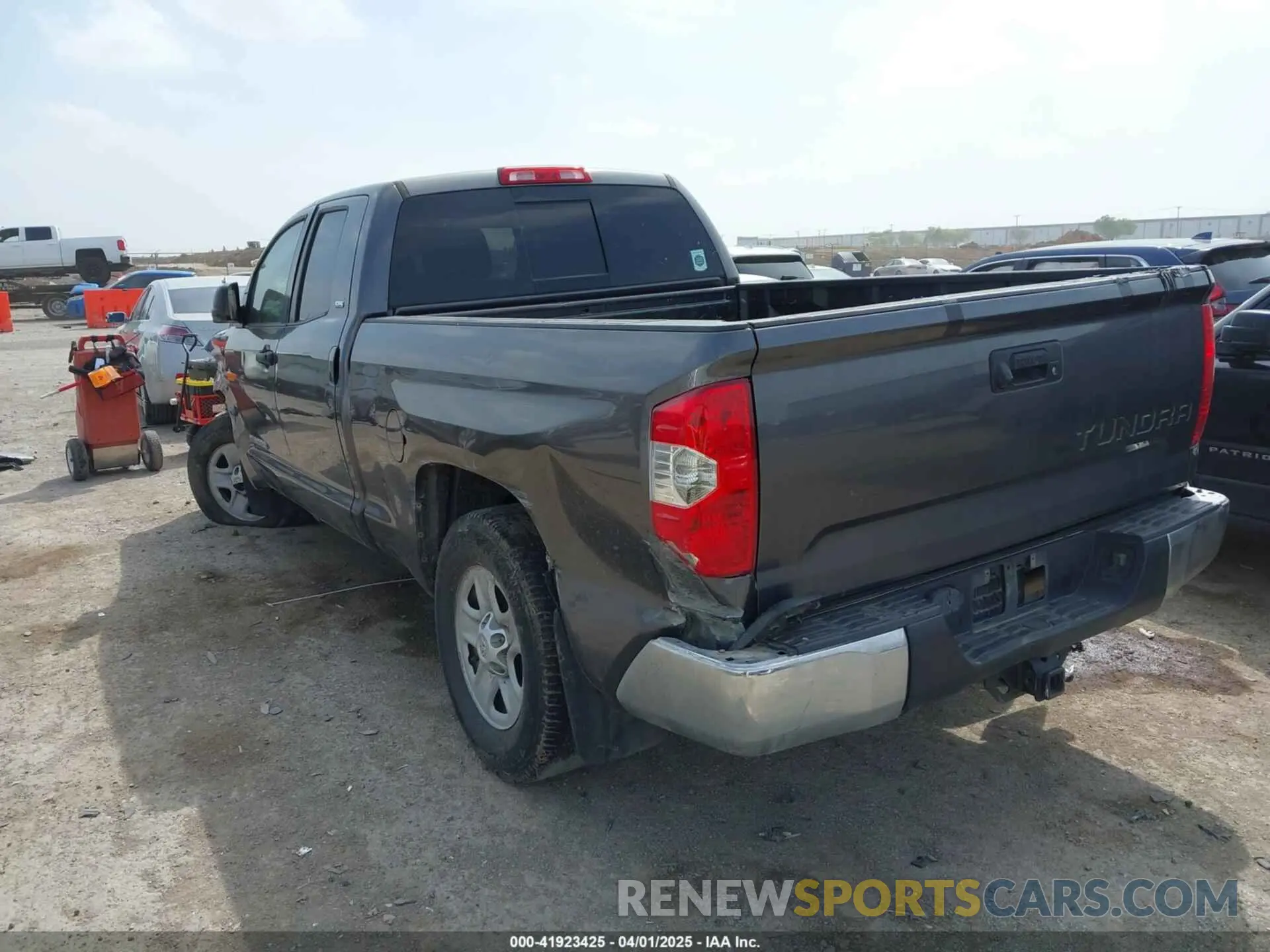 3 Фотография поврежденного автомобиля 5TFRM5F11KX135202 TOYOTA TUNDRA 2019