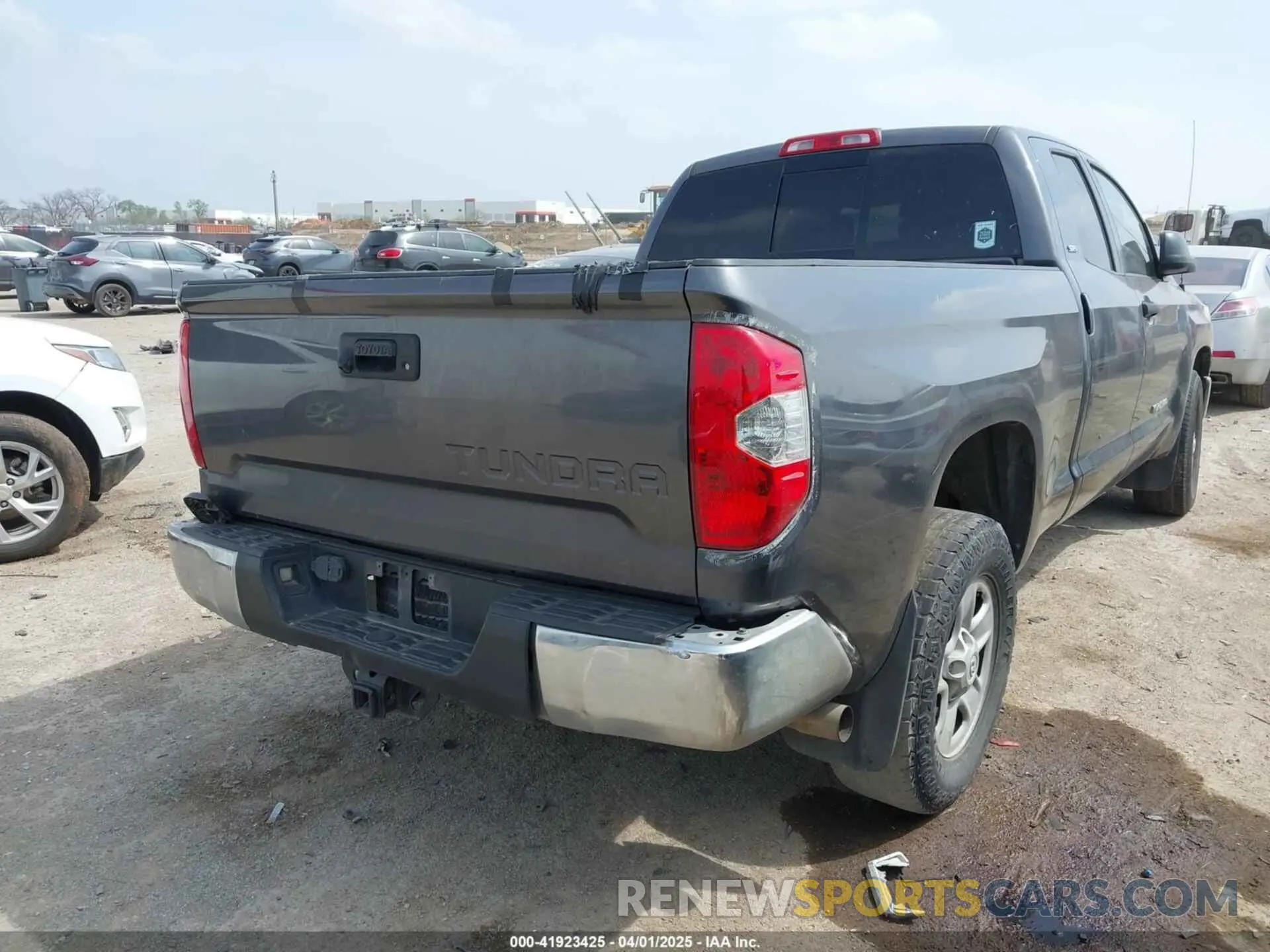 4 Фотография поврежденного автомобиля 5TFRM5F11KX135202 TOYOTA TUNDRA 2019