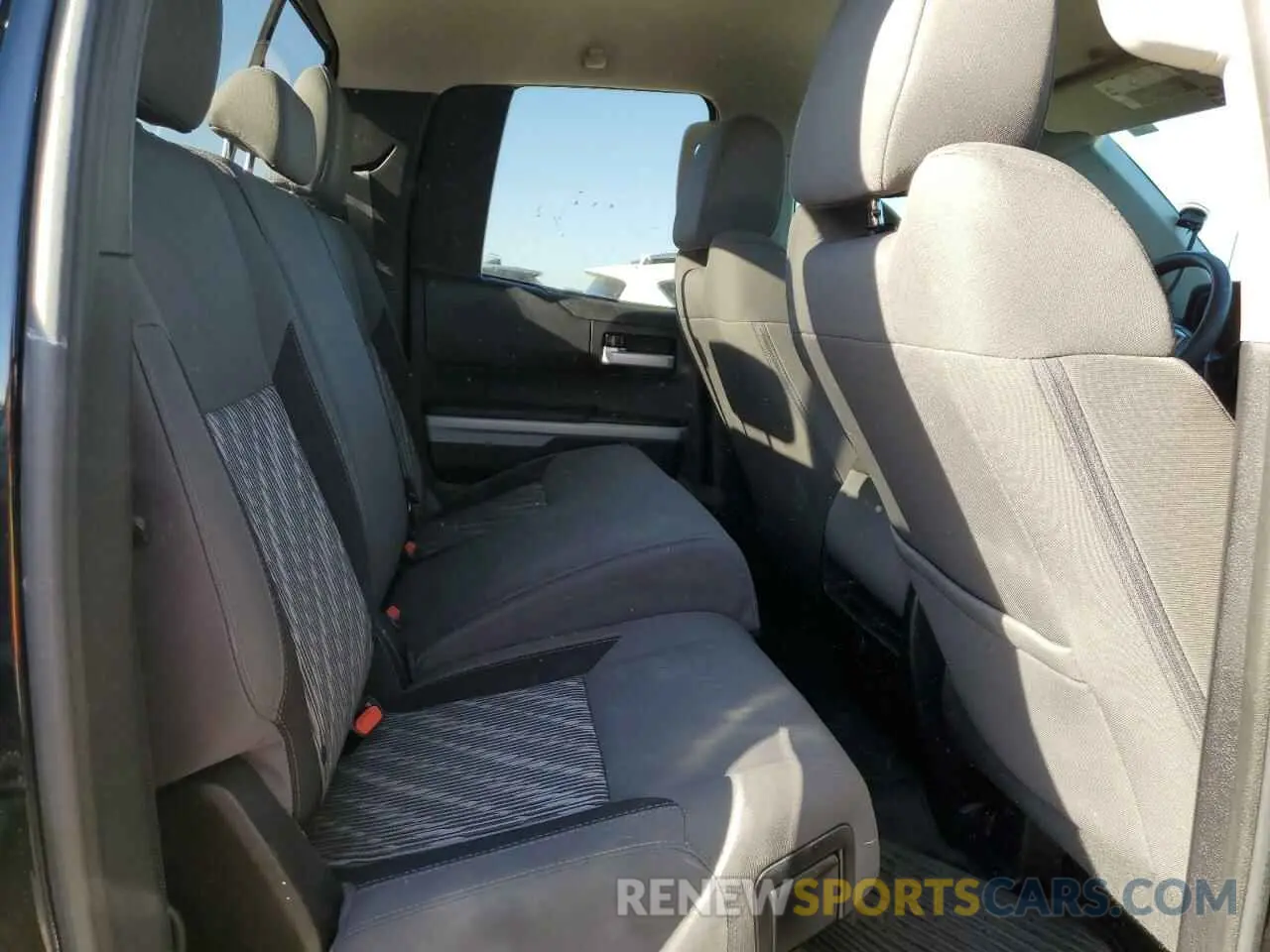10 Photograph of a damaged car 5TFRM5F11KX136995 TOYOTA TUNDRA 2019