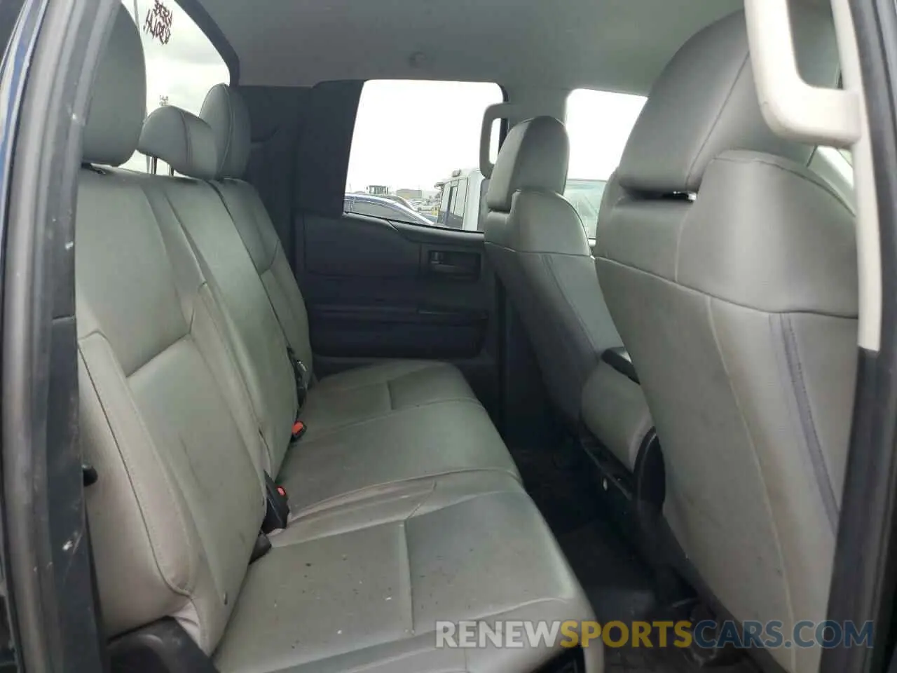 10 Photograph of a damaged car 5TFRM5F15KX141245 TOYOTA TUNDRA 2019