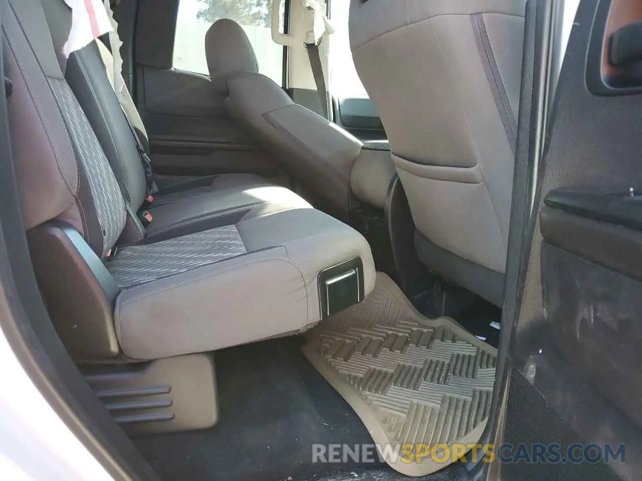 10 Photograph of a damaged car 5TFRM5F16KX144493 TOYOTA TUNDRA 2019