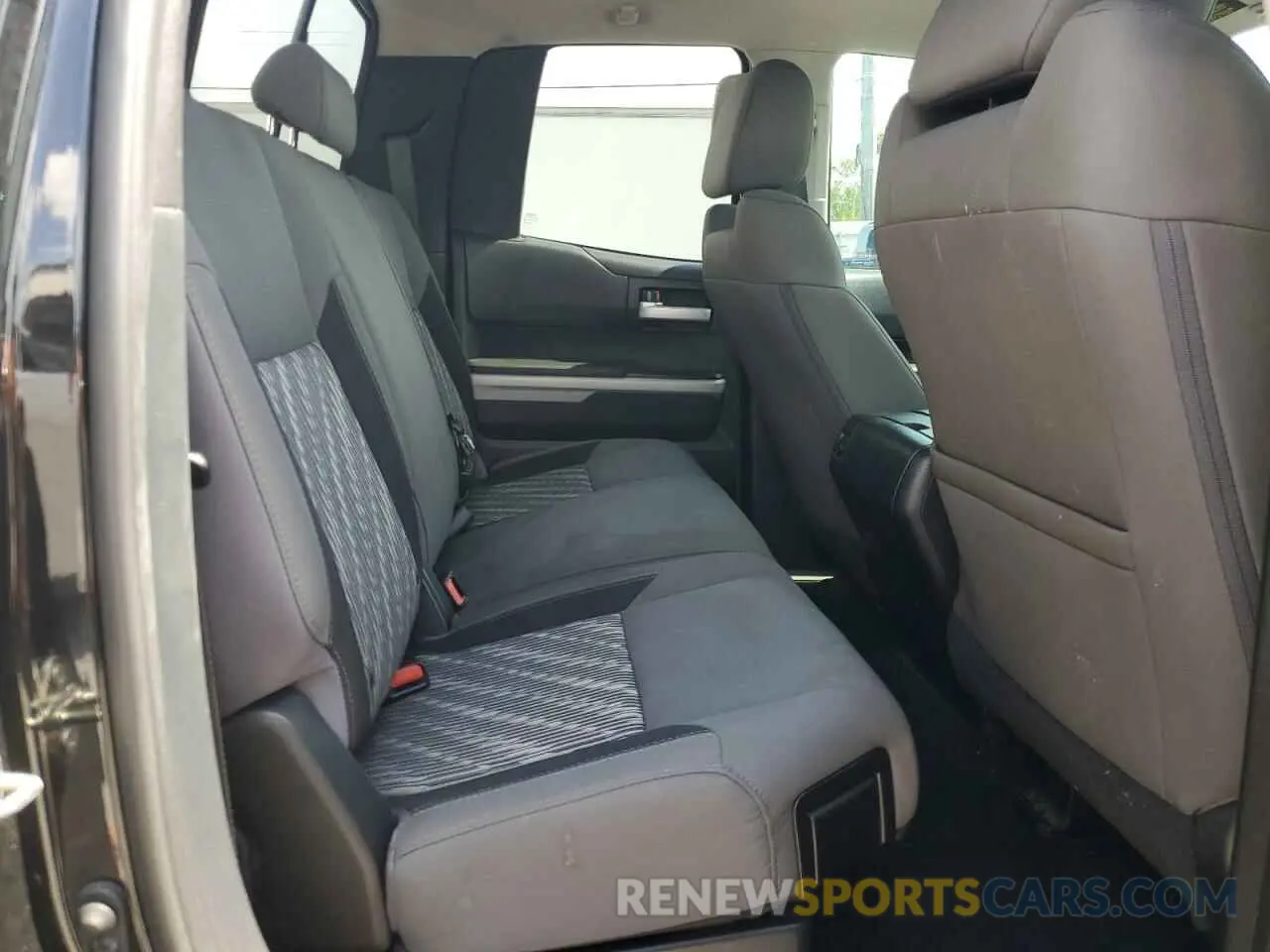 10 Фотография поврежденного автомобиля 5TFRM5F18KX138260 TOYOTA TUNDRA 2019