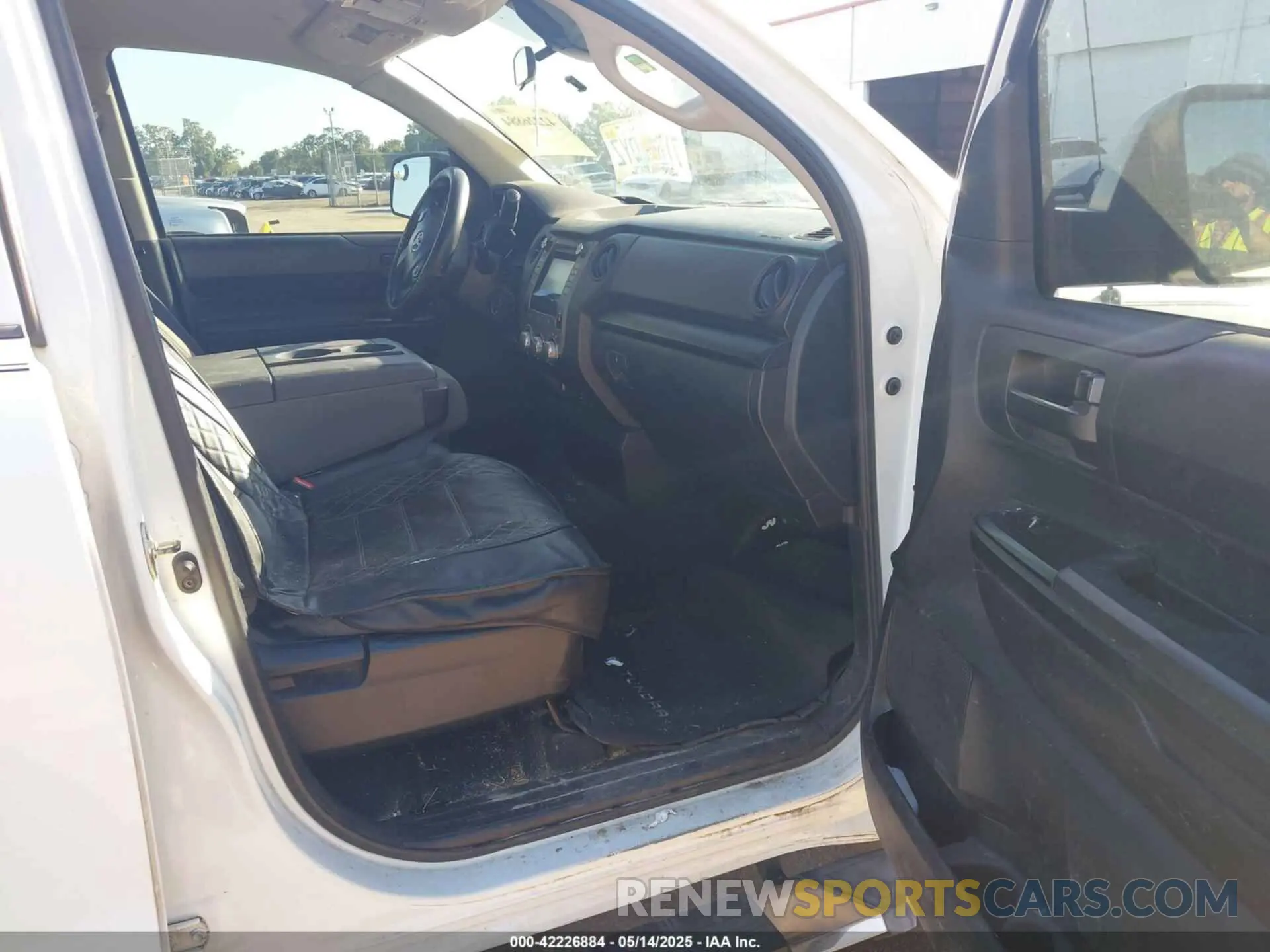 5 Photograph of a damaged car 5TFRM5F1XKX144965 TOYOTA TUNDRA 2019