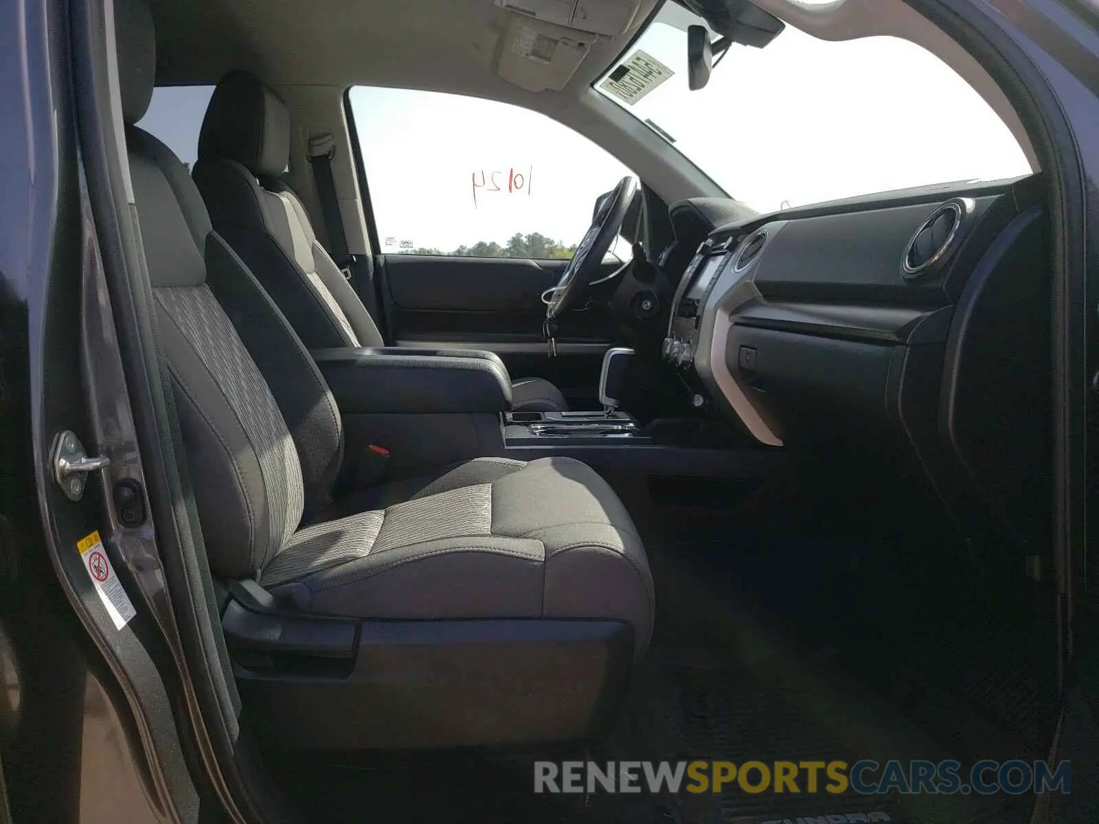 5 Photograph of a damaged car 5TFRY5F12KX255563 TOYOTA TUNDRA 2019