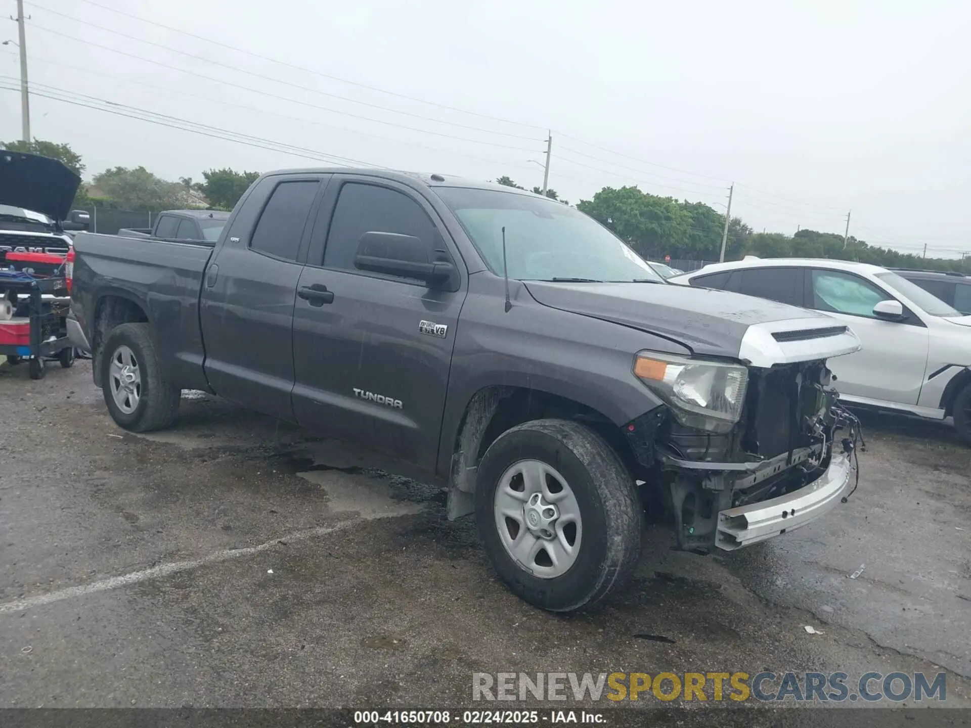 1 Фотография поврежденного автомобиля 5TFRY5F16KX246087 TOYOTA TUNDRA 2019