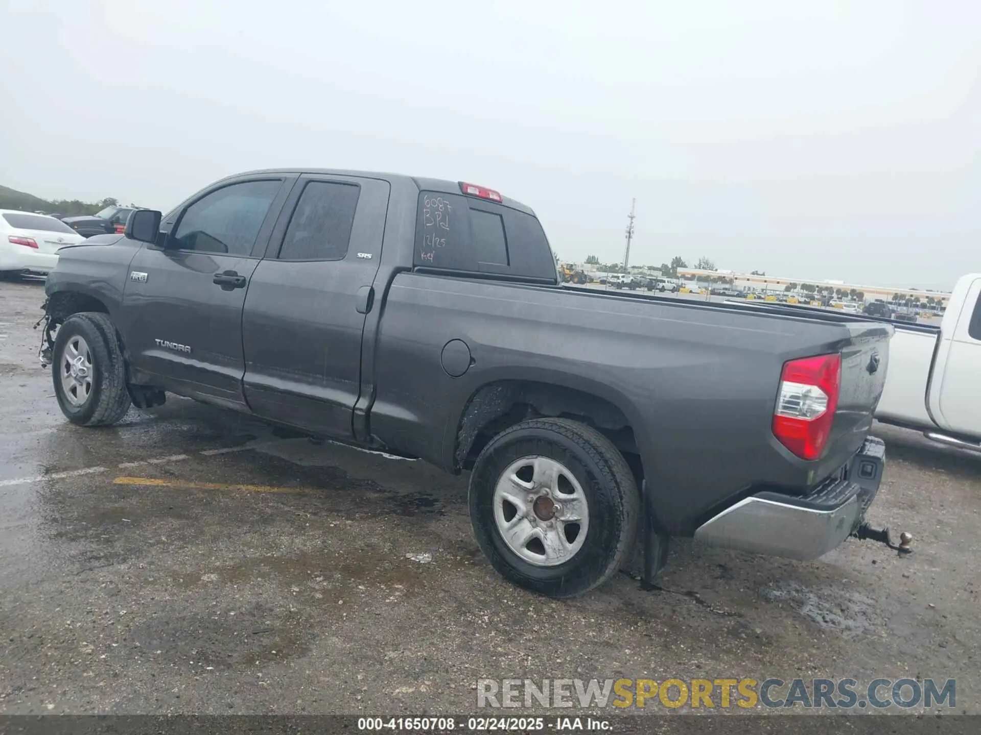 3 Фотография поврежденного автомобиля 5TFRY5F16KX246087 TOYOTA TUNDRA 2019