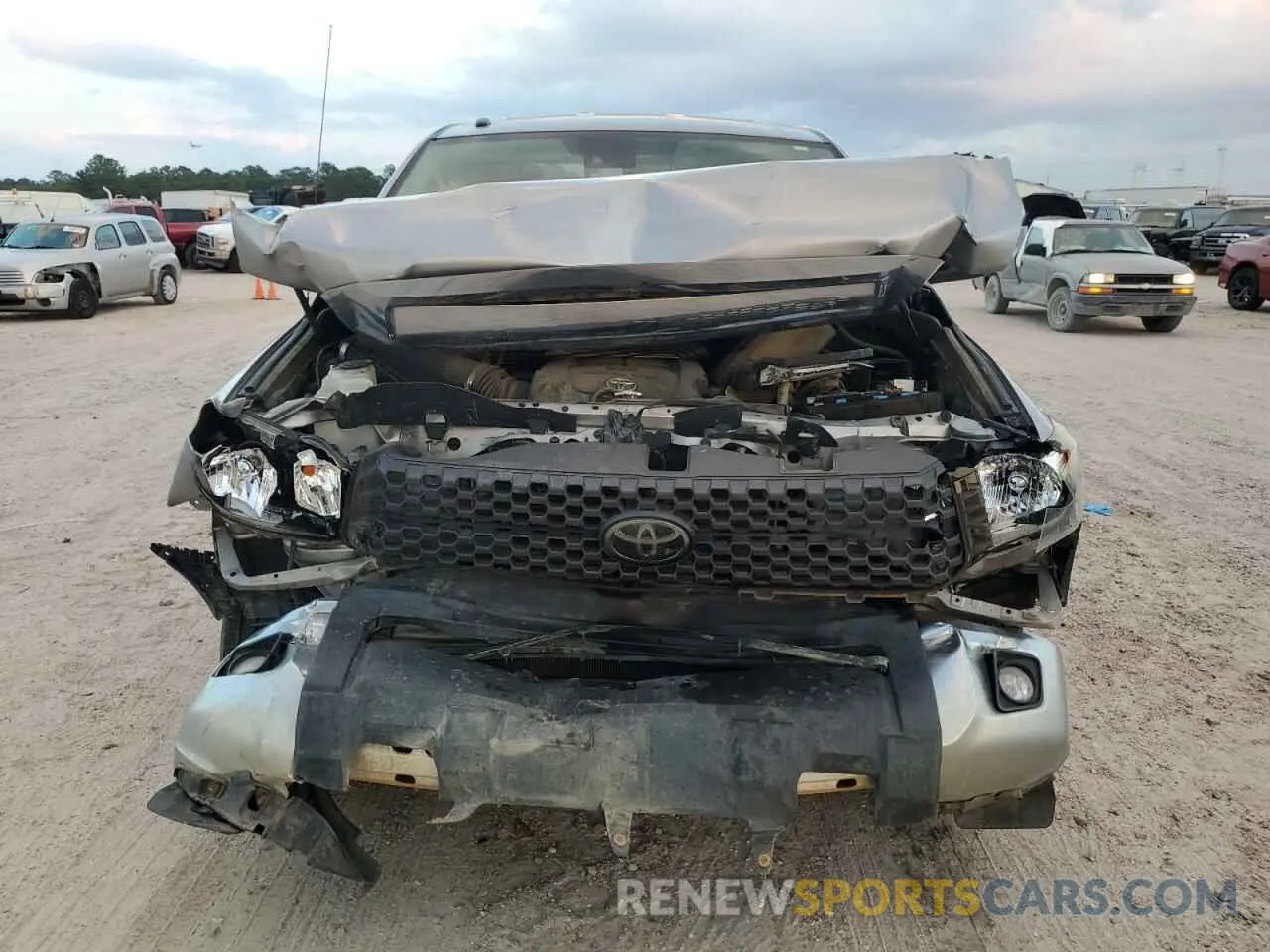 5 Photograph of a damaged car 5TFRY5F16KX246963 TOYOTA TUNDRA 2019