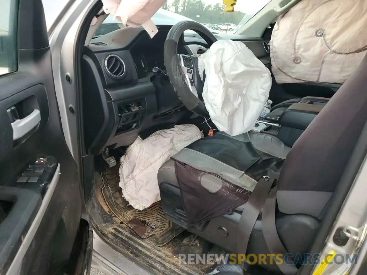8 Photograph of a damaged car 5TFRY5F16KX246963 TOYOTA TUNDRA 2019
