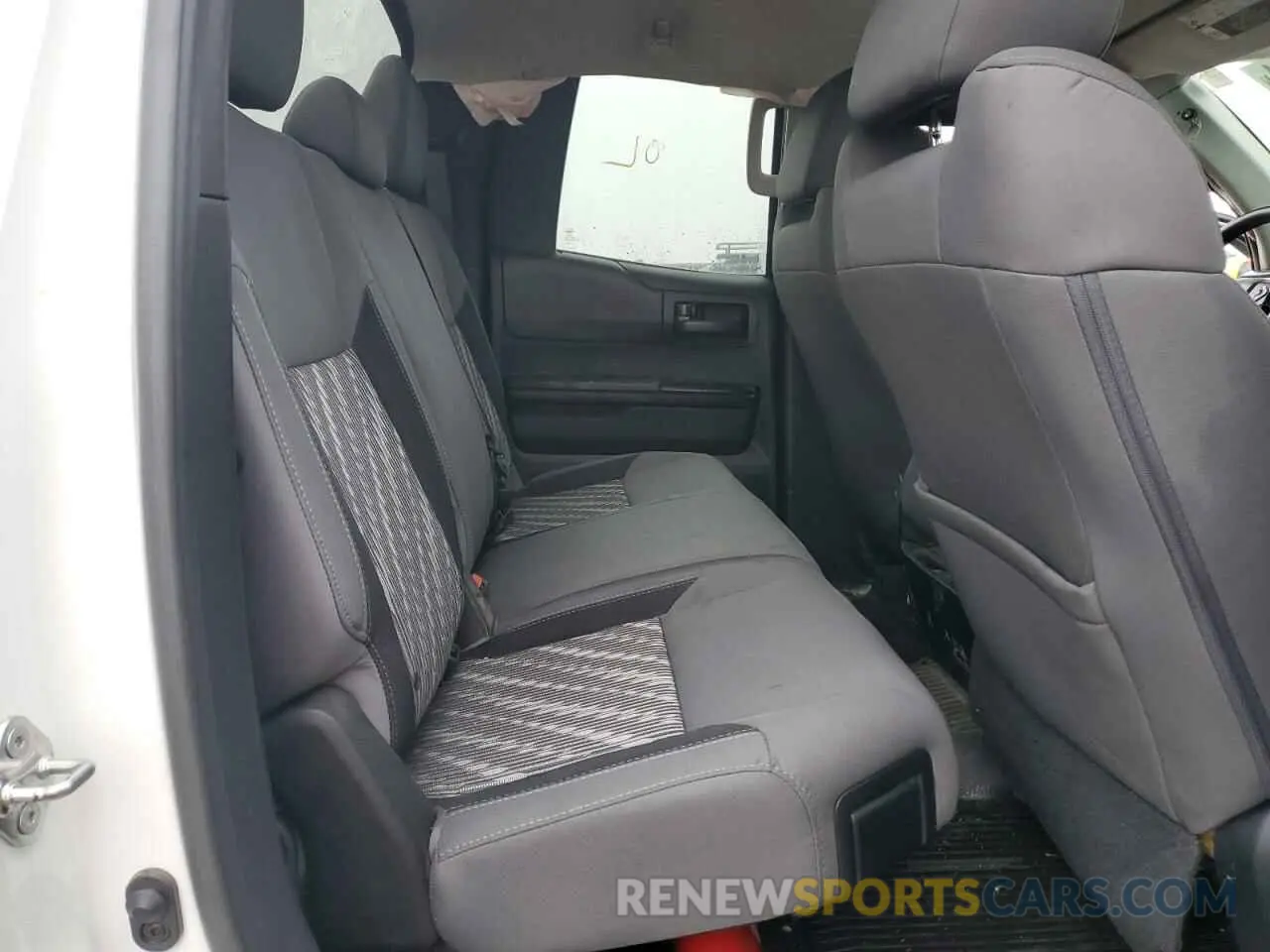 10 Photograph of a damaged car 5TFTY5F14KX010740 TOYOTA TUNDRA 2019