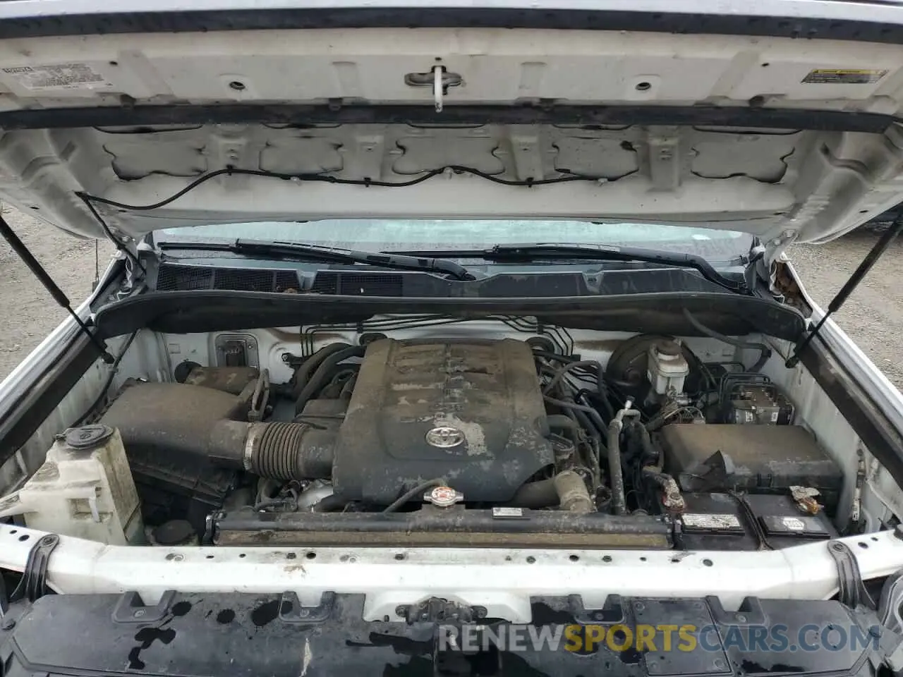 11 Photograph of a damaged car 5TFTY5F14KX010740 TOYOTA TUNDRA 2019