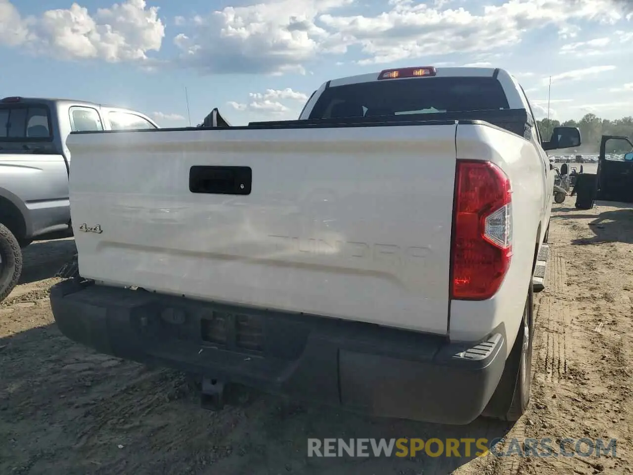 6 Photograph of a damaged car 5TFUM5F16KX083995 TOYOTA TUNDRA 2019
