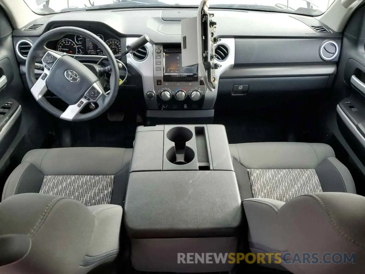 8 Photograph of a damaged car 5TFUM5F19KX082145 TOYOTA TUNDRA 2019