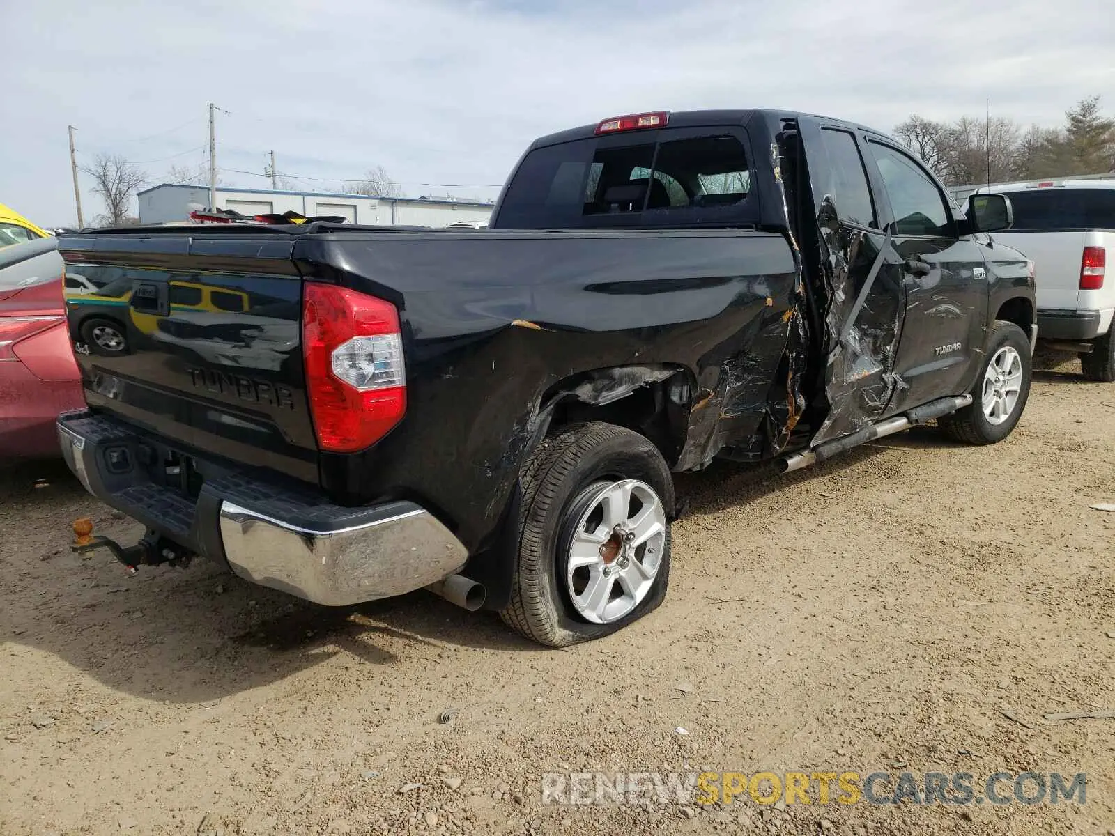 4 Photograph of a damaged car 5TFUW5F11KX794286 TOYOTA TUNDRA 2019