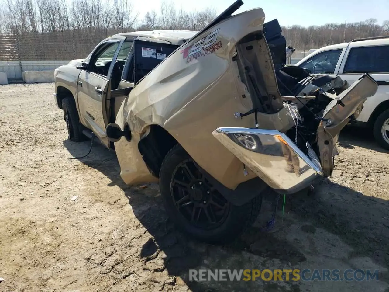 2 Фотография поврежденного автомобиля 5TFUW5F11KX852235 TOYOTA TUNDRA 2019