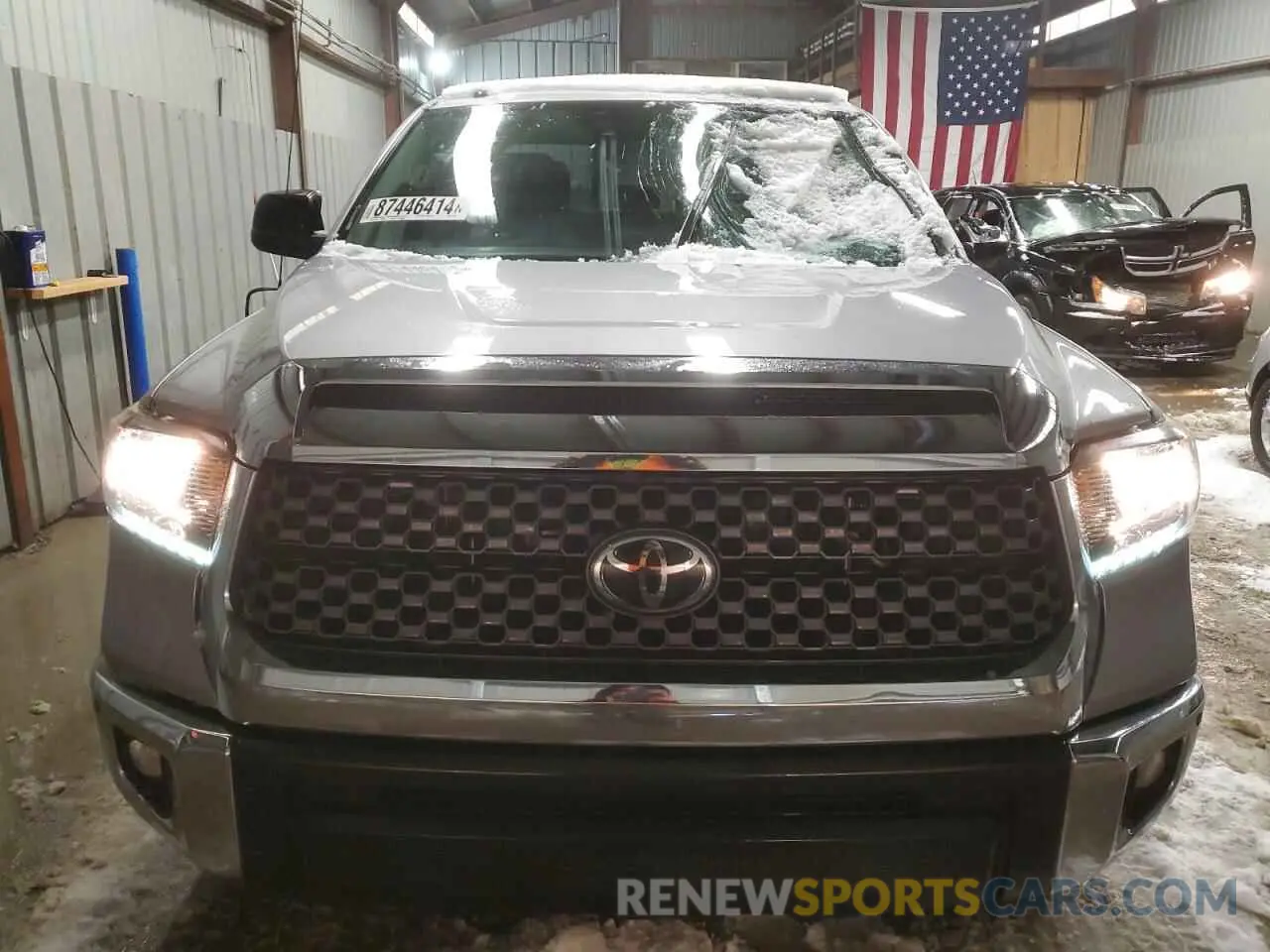 5 Photograph of a damaged car 5TFUW5F15KX787602 TOYOTA TUNDRA 2019