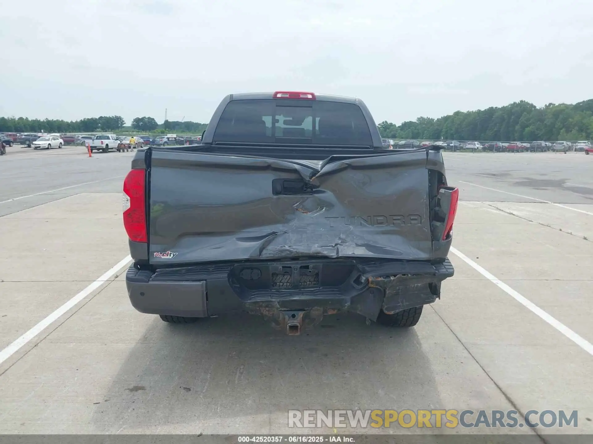 16 Photograph of a damaged car 5TFUW5F15KX807976 TOYOTA TUNDRA 2019