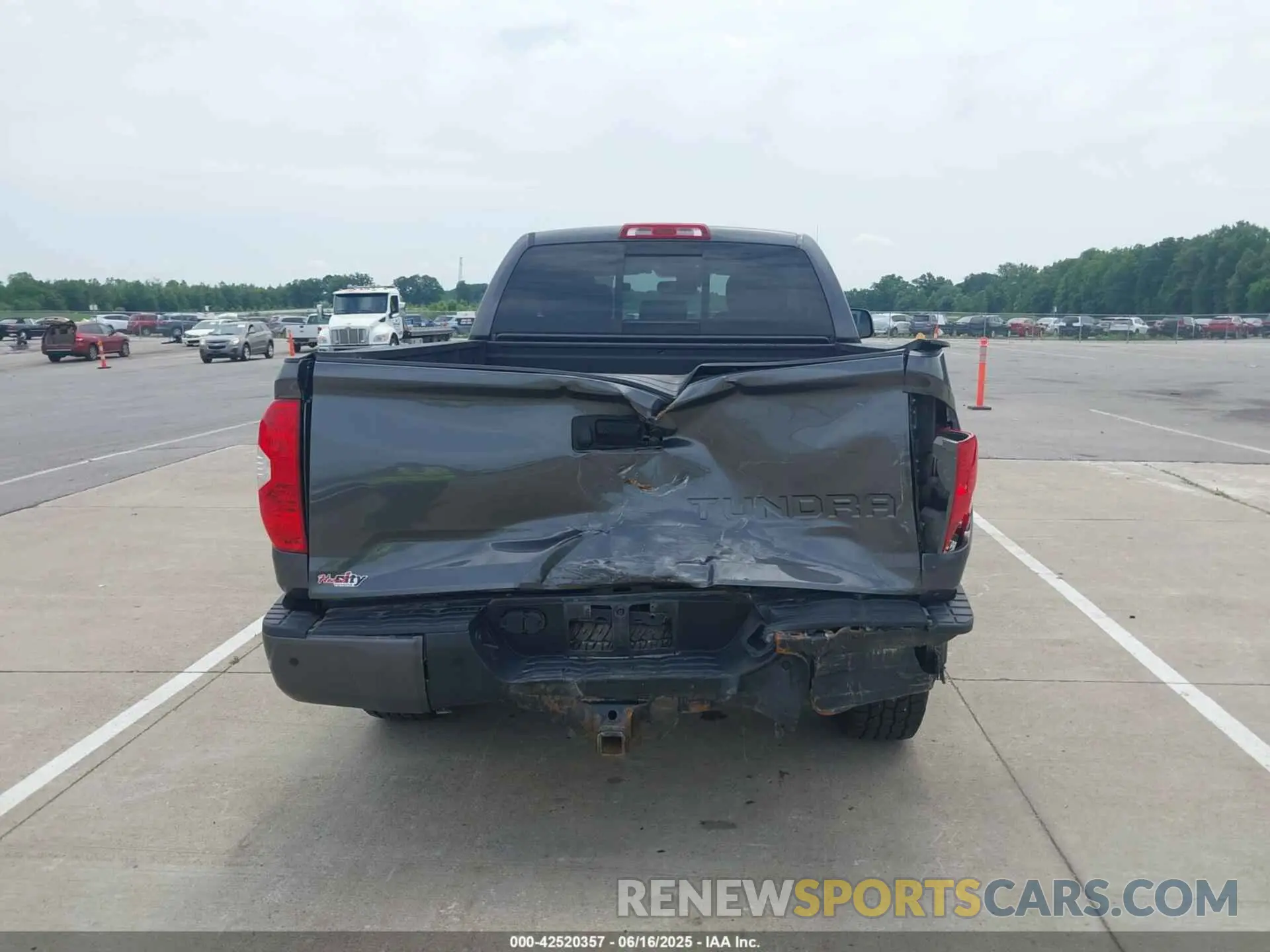 6 Photograph of a damaged car 5TFUW5F15KX807976 TOYOTA TUNDRA 2019