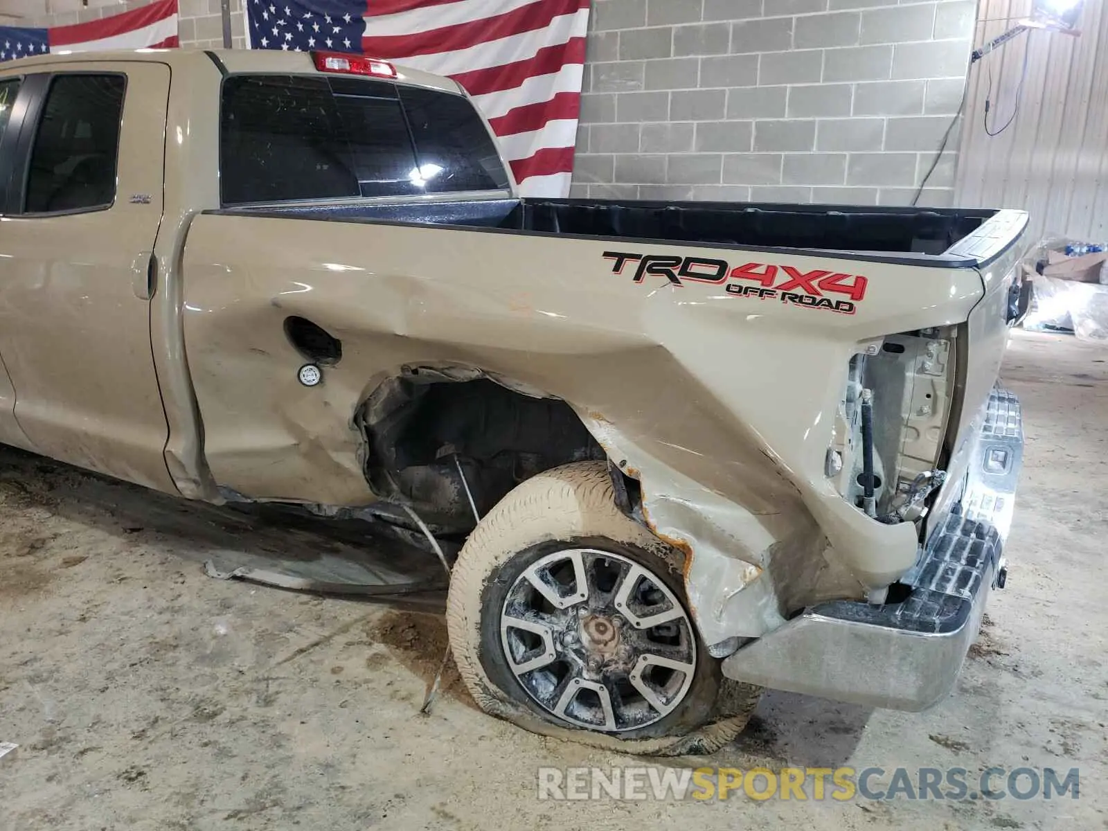 9 Photograph of a damaged car 5TFUW5F18KX839854 TOYOTA TUNDRA 2019