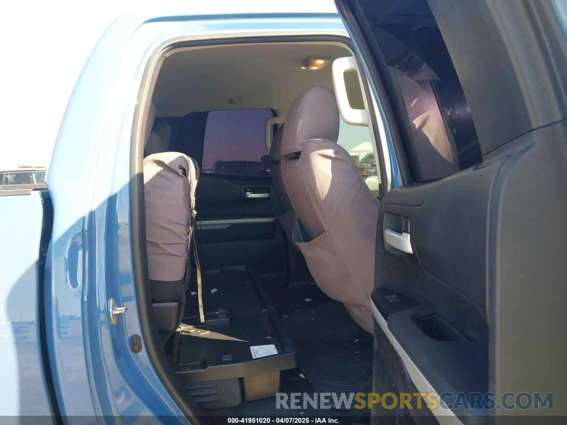 8 Photograph of a damaged car 5TFUW5F19KX787876 TOYOTA TUNDRA 2019