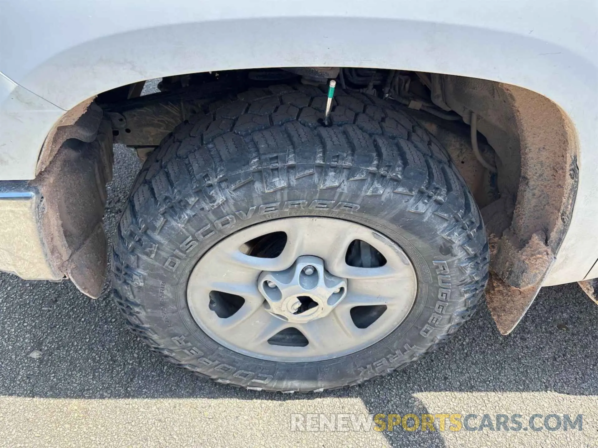 10 Photograph of a damaged car 5TFUW5F19KX796805 TOYOTA TUNDRA 2019