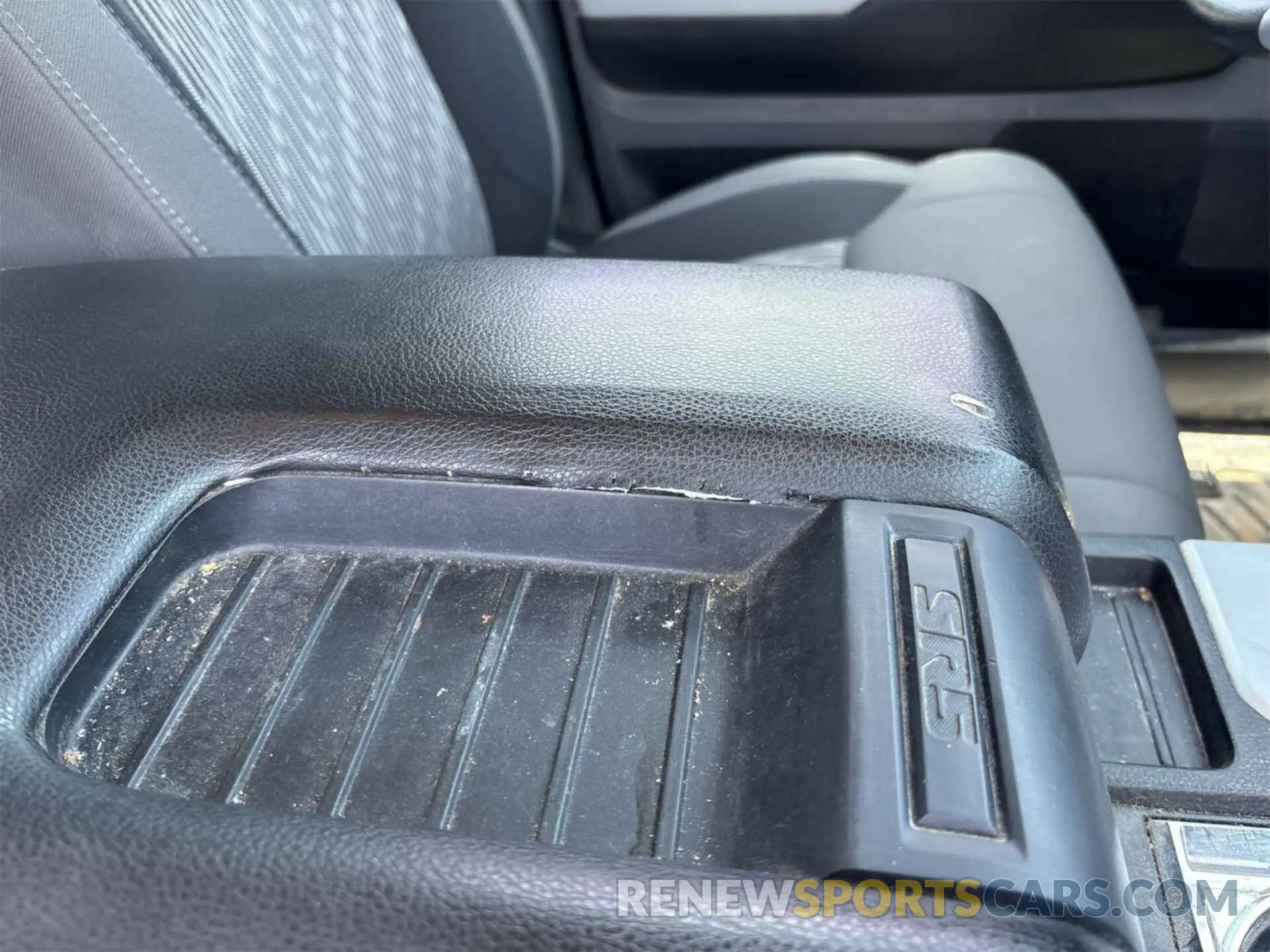 14 Photograph of a damaged car 5TFUW5F19KX796805 TOYOTA TUNDRA 2019