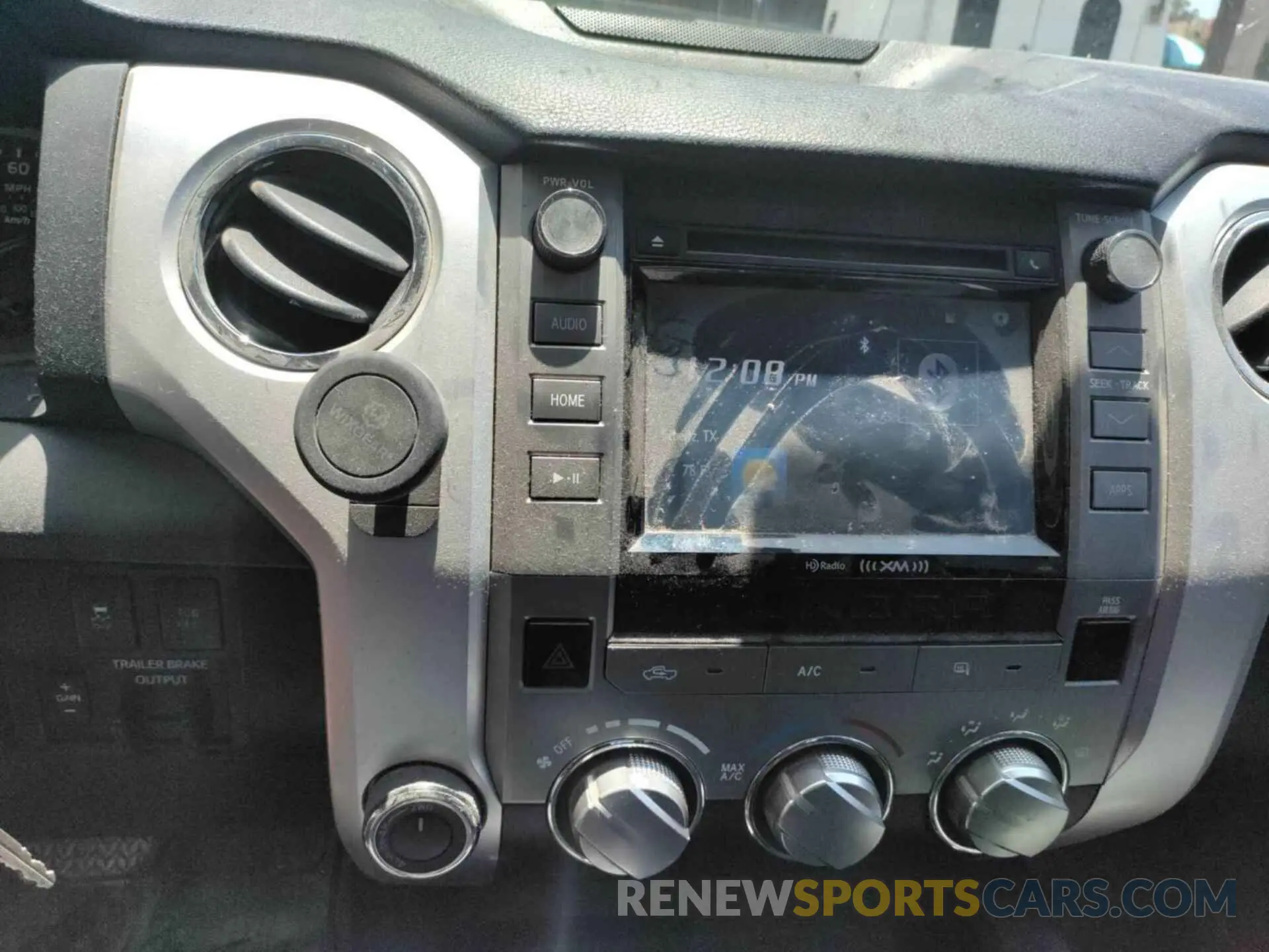 26 Photograph of a damaged car 5TFUW5F19KX796805 TOYOTA TUNDRA 2019